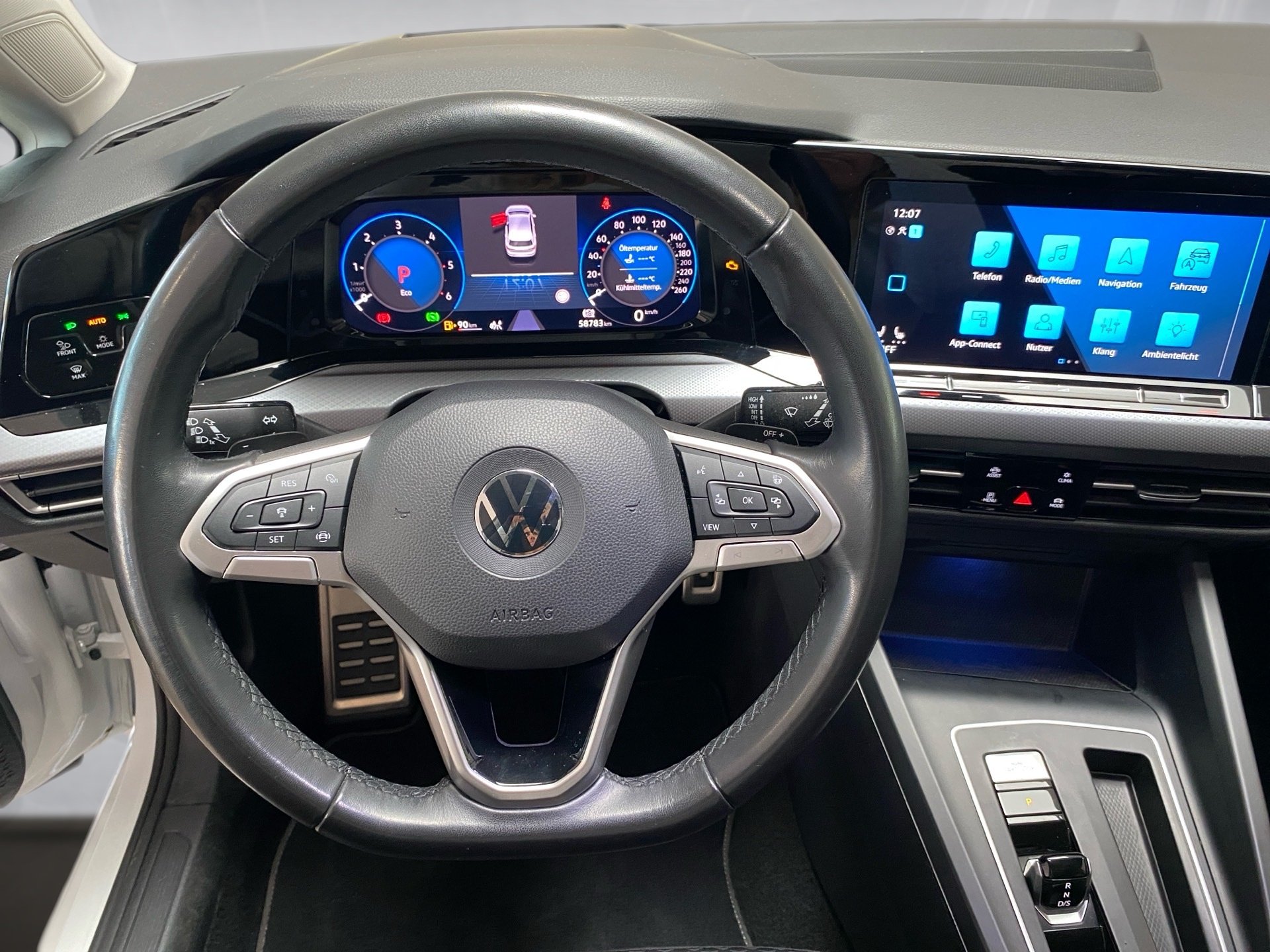 Golf VIII 2.0 TDI Active Panorama RFK AHK DSG Matrix
