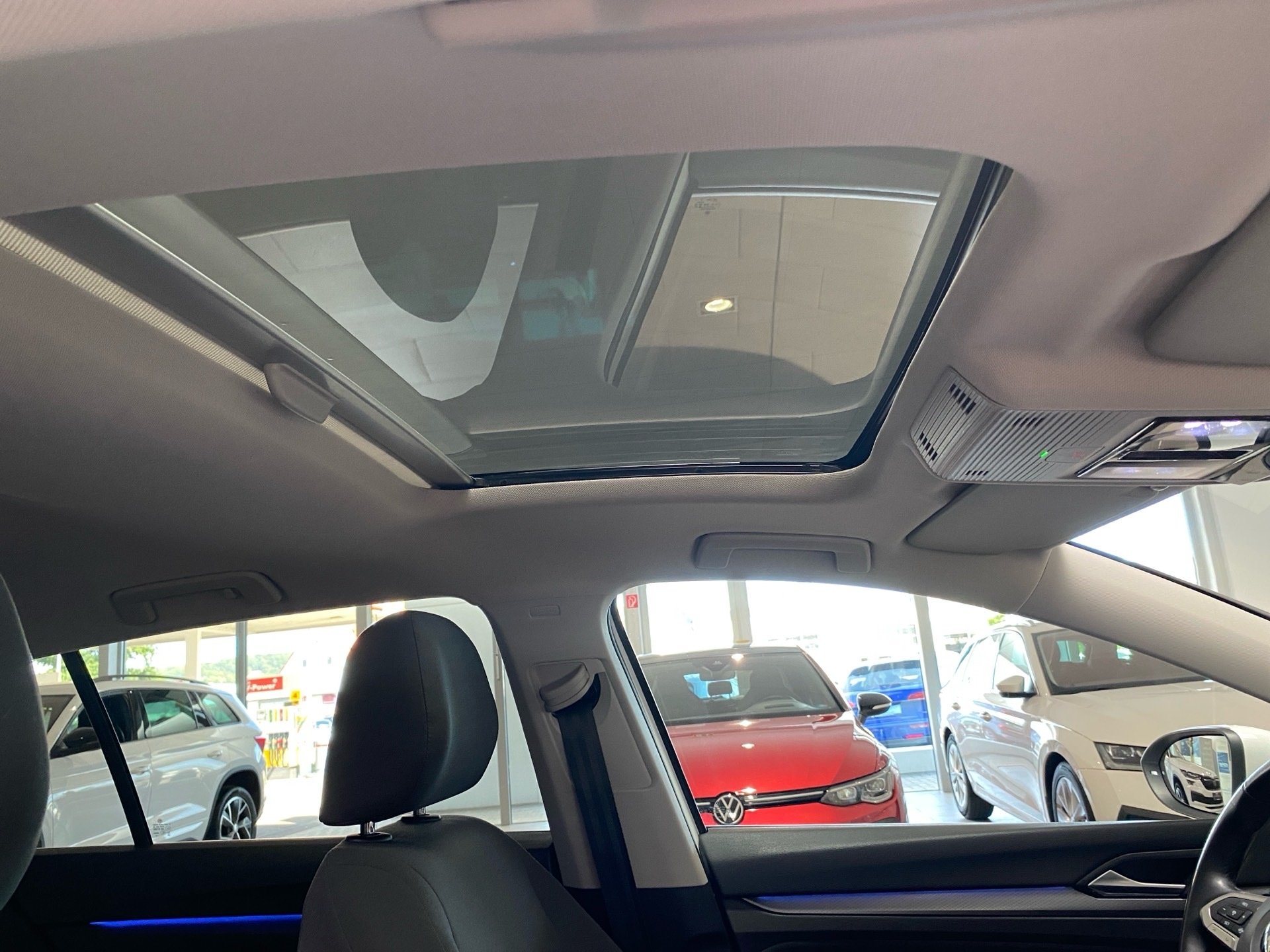 Golf VIII 2.0 TDI Active Panorama RFK AHK DSG Matrix
