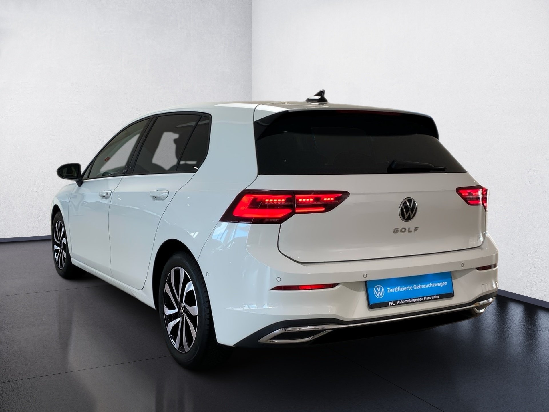 Golf VIII 2.0 TDI Active Panorama RFK AHK DSG Matrix