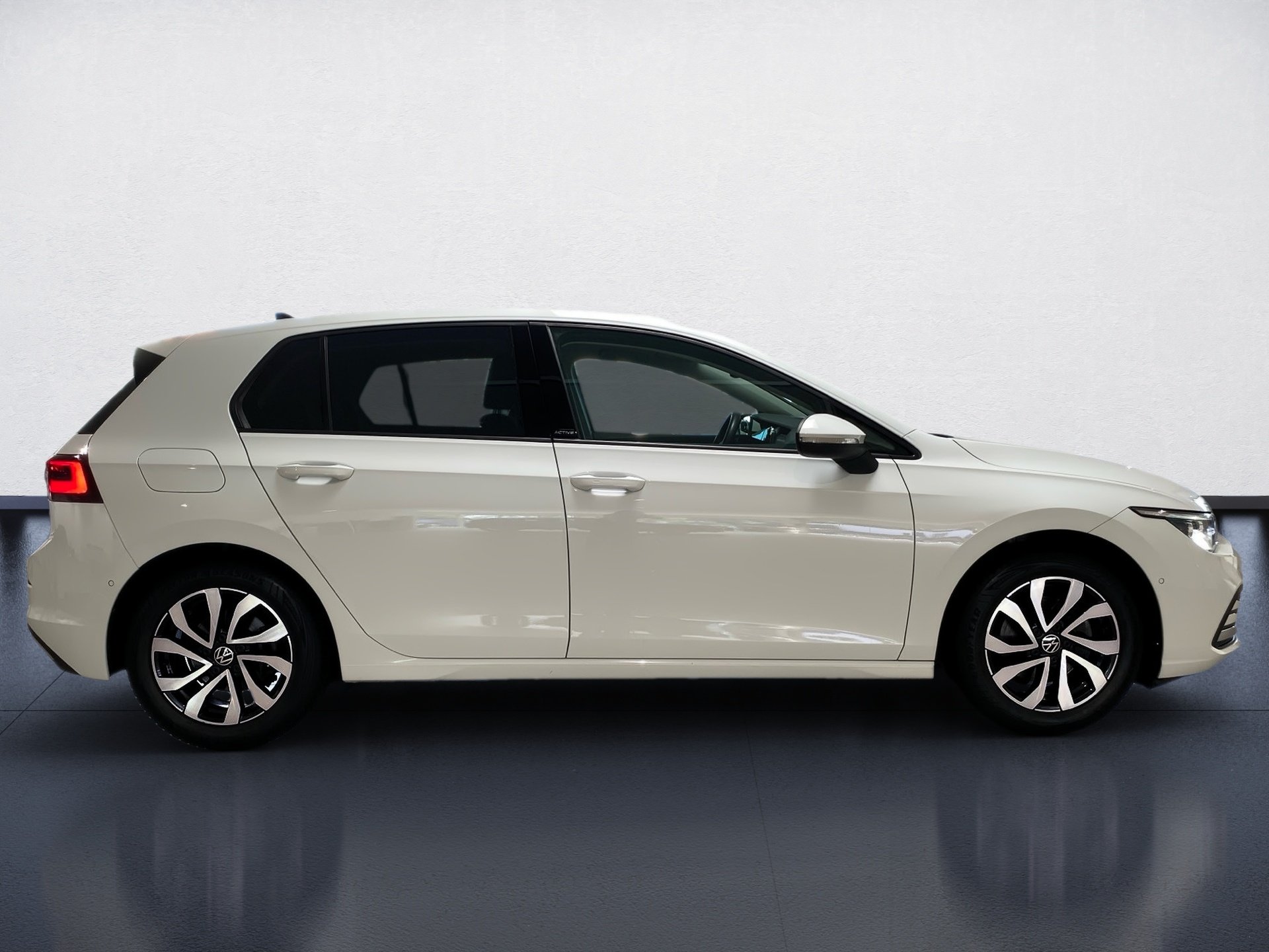 Golf VIII 2.0 TDI Active Panorama RFK AHK DSG Matrix