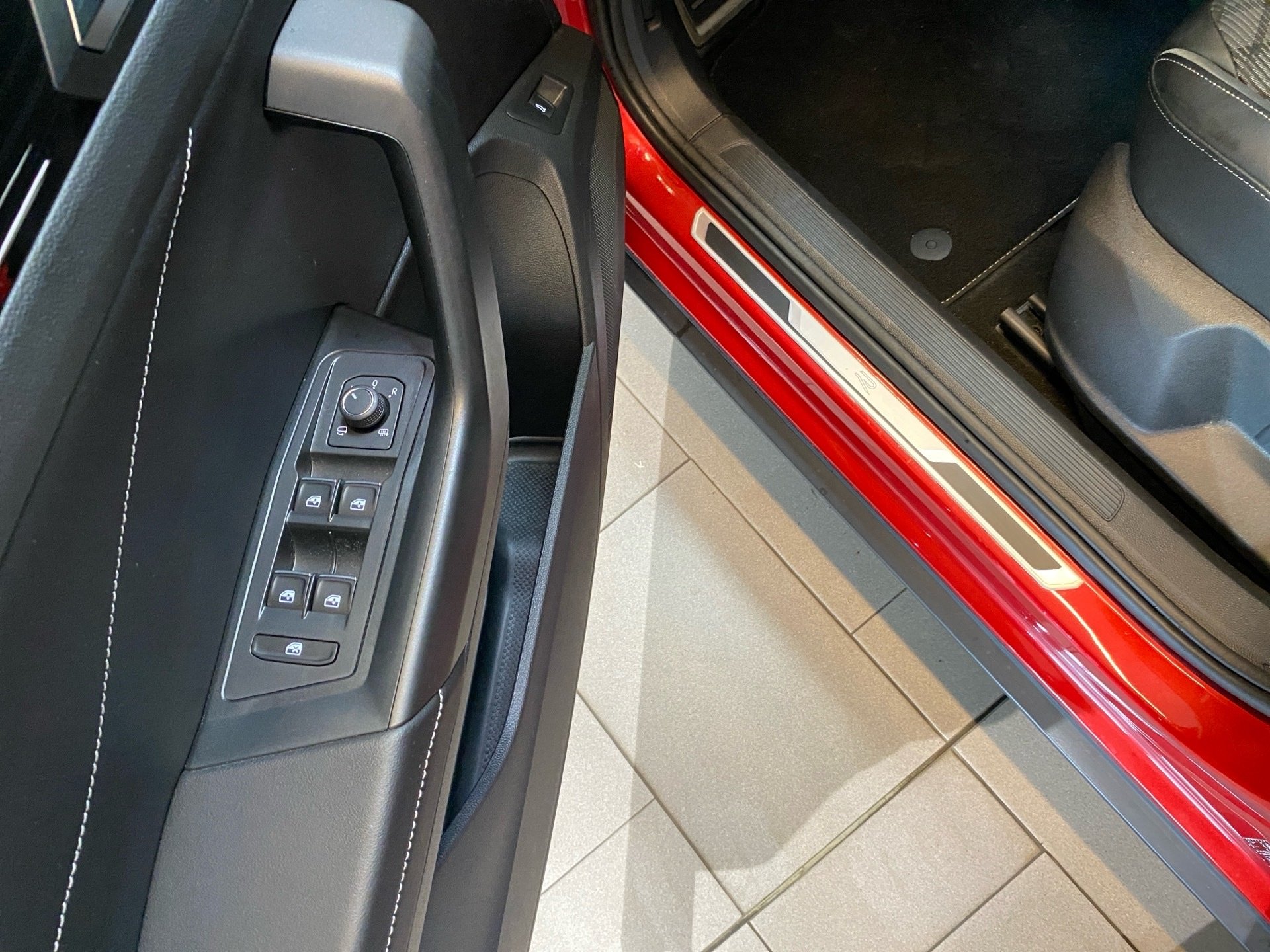 T-Roc 2.0 TSI R-Line 4M DSG Pano Matrix Navi ACC