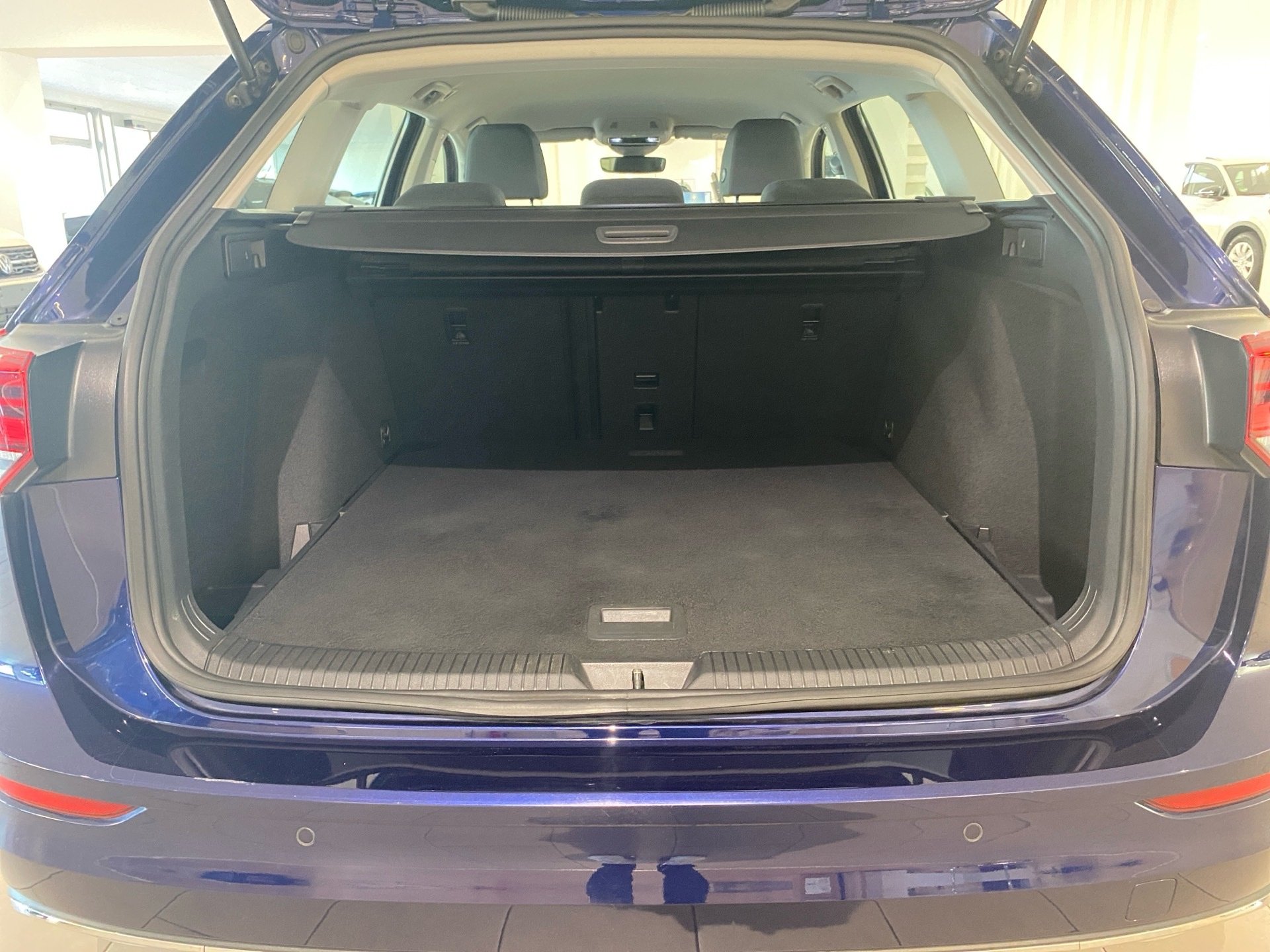 Golf VIII Variant 2.0 TDI Style DSG Navi LED RFK ACC