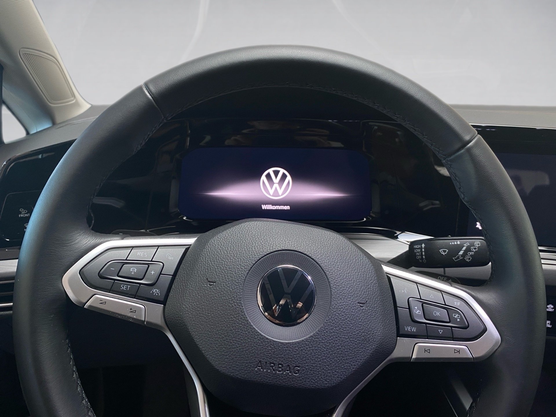 Golf VIII Variant 2.0 TDI Style DSG Navi LED RFK ACC