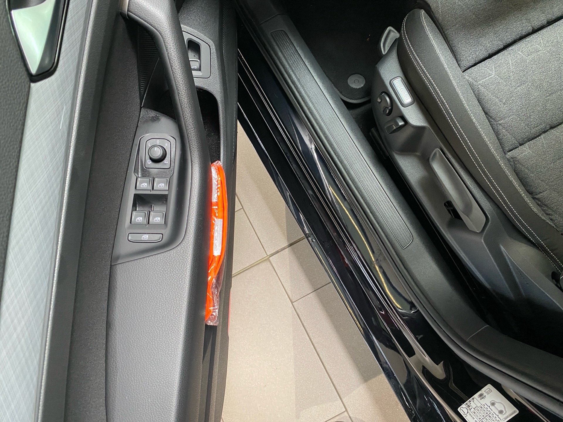 Passat Variant 1.5 TSI Business DSG AHK LED Navi PDC