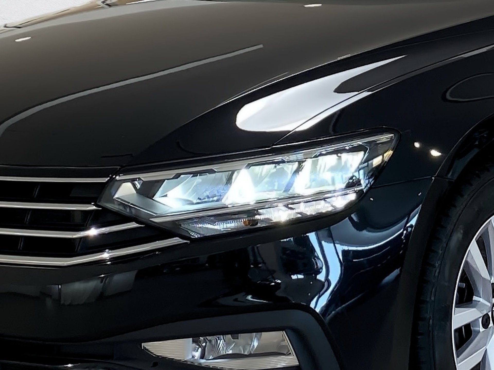 Passat Variant 1.5 TSI Business DSG AHK LED Navi PDC