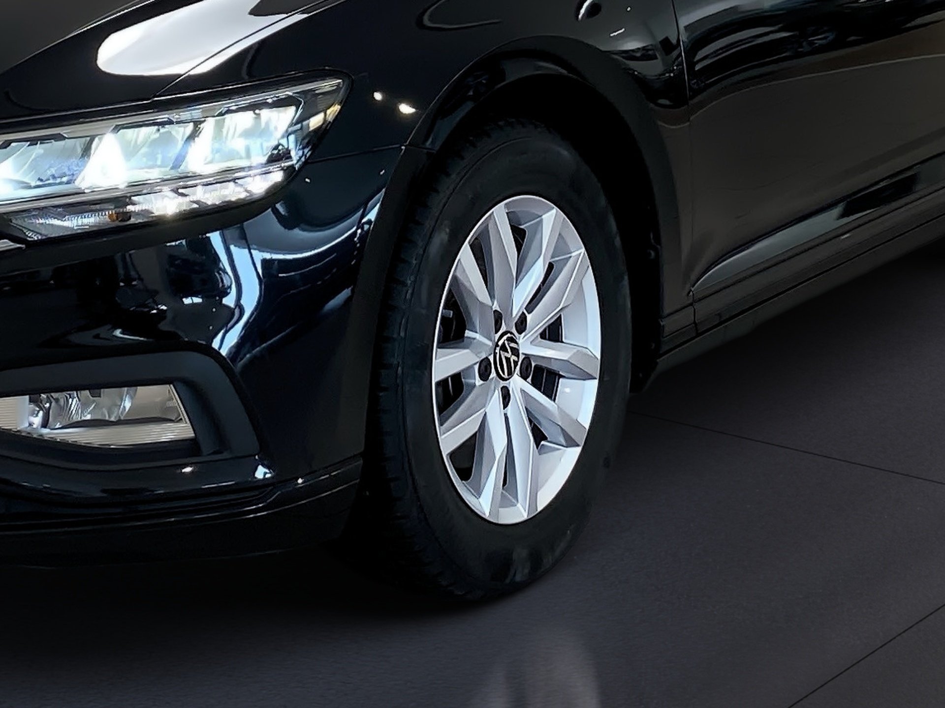 Passat Variant 1.5 TSI Business DSG AHK LED Navi PDC