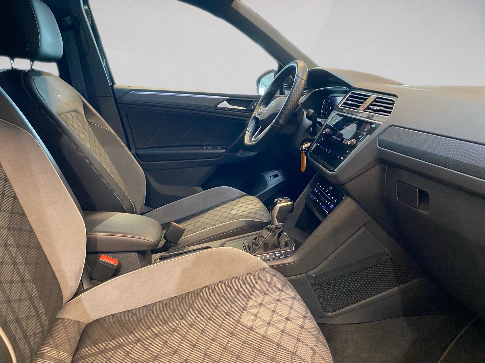 Tiguan 2.0 TDI R-Line DSG AHK Stand.hz. RFK Navi