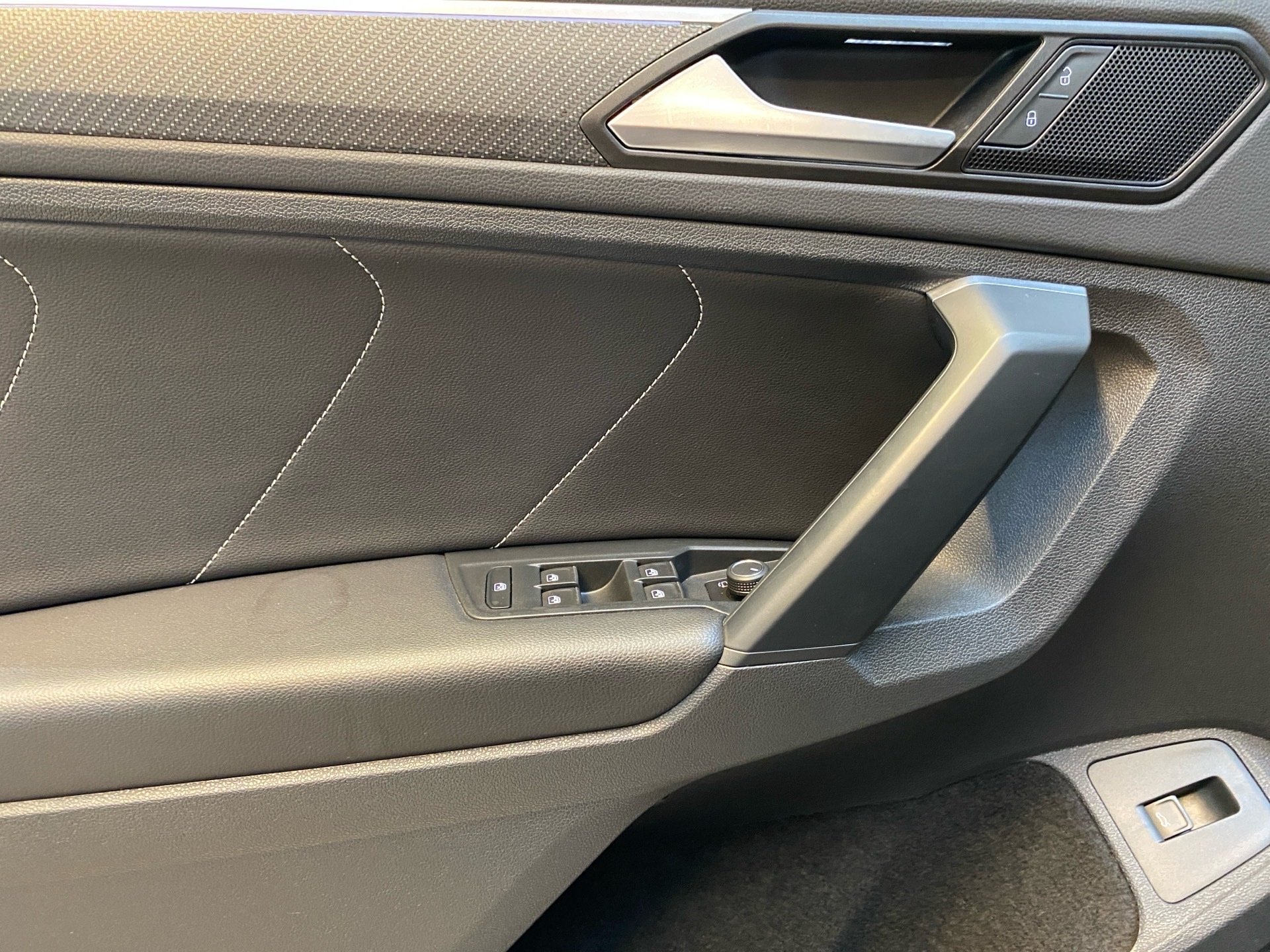 Tiguan 2.0 TDI R-Line DSG AHK Stand.hz. RFK Navi
