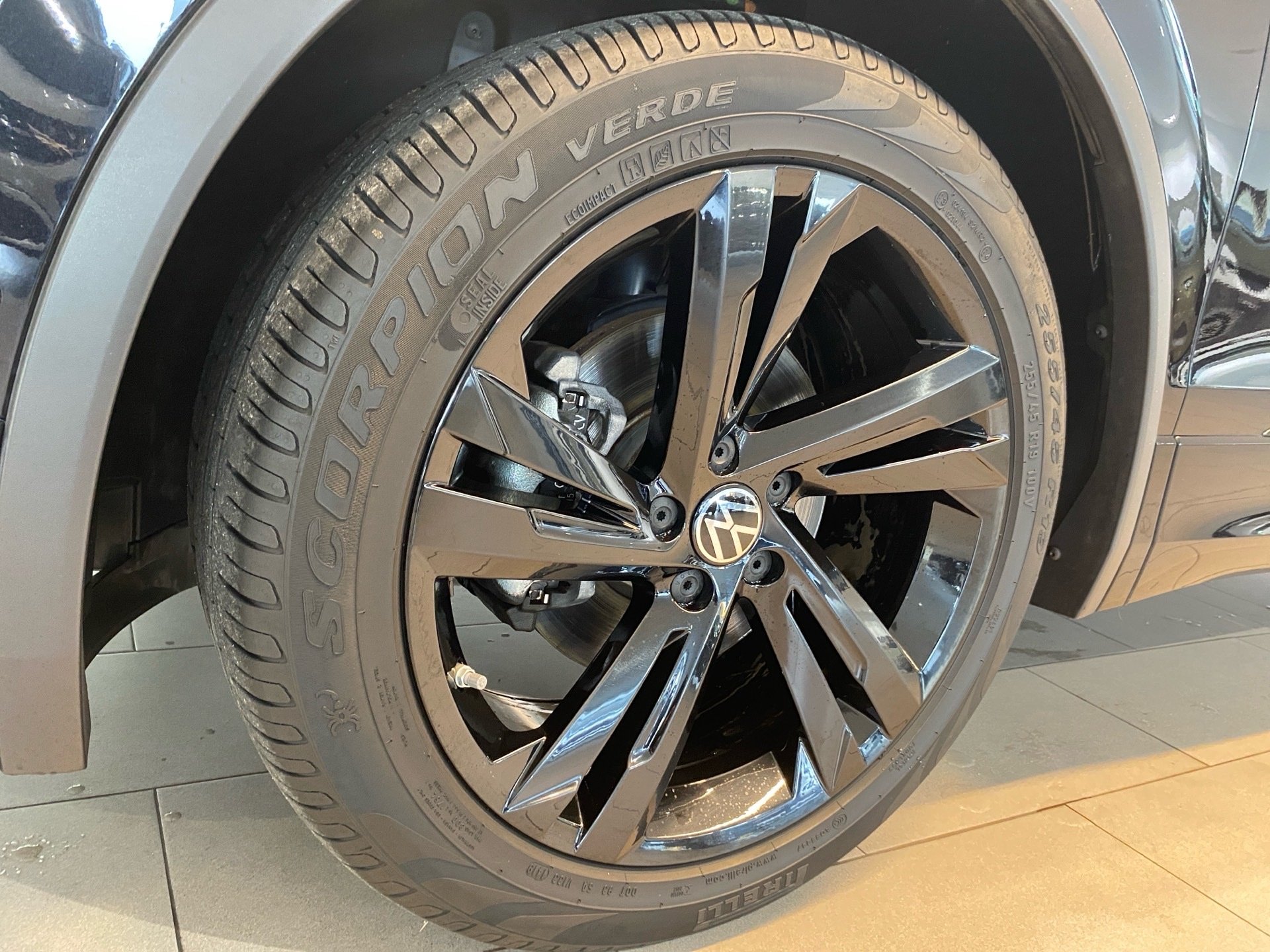 Tiguan 2.0 TDI R-Line DSG AHK Stand.hz. RFK Navi