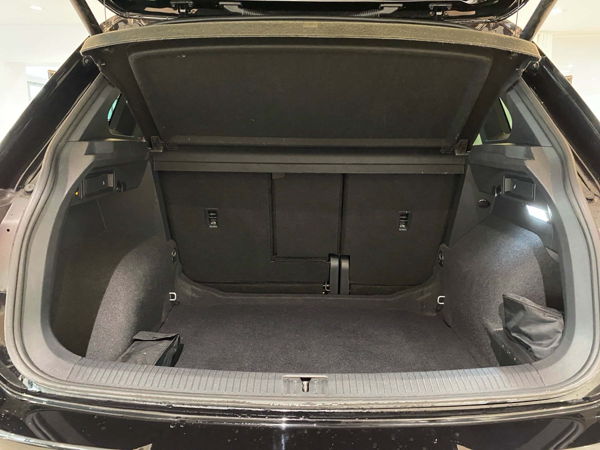Tiguan 2.0 TDI R-Line DSG AHK Stand.hz. RFK Navi