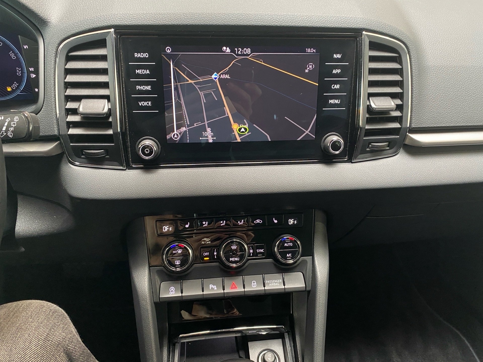 Karoq 1.5 TSI Tour DSG SmartLink RFK LED Navi LM