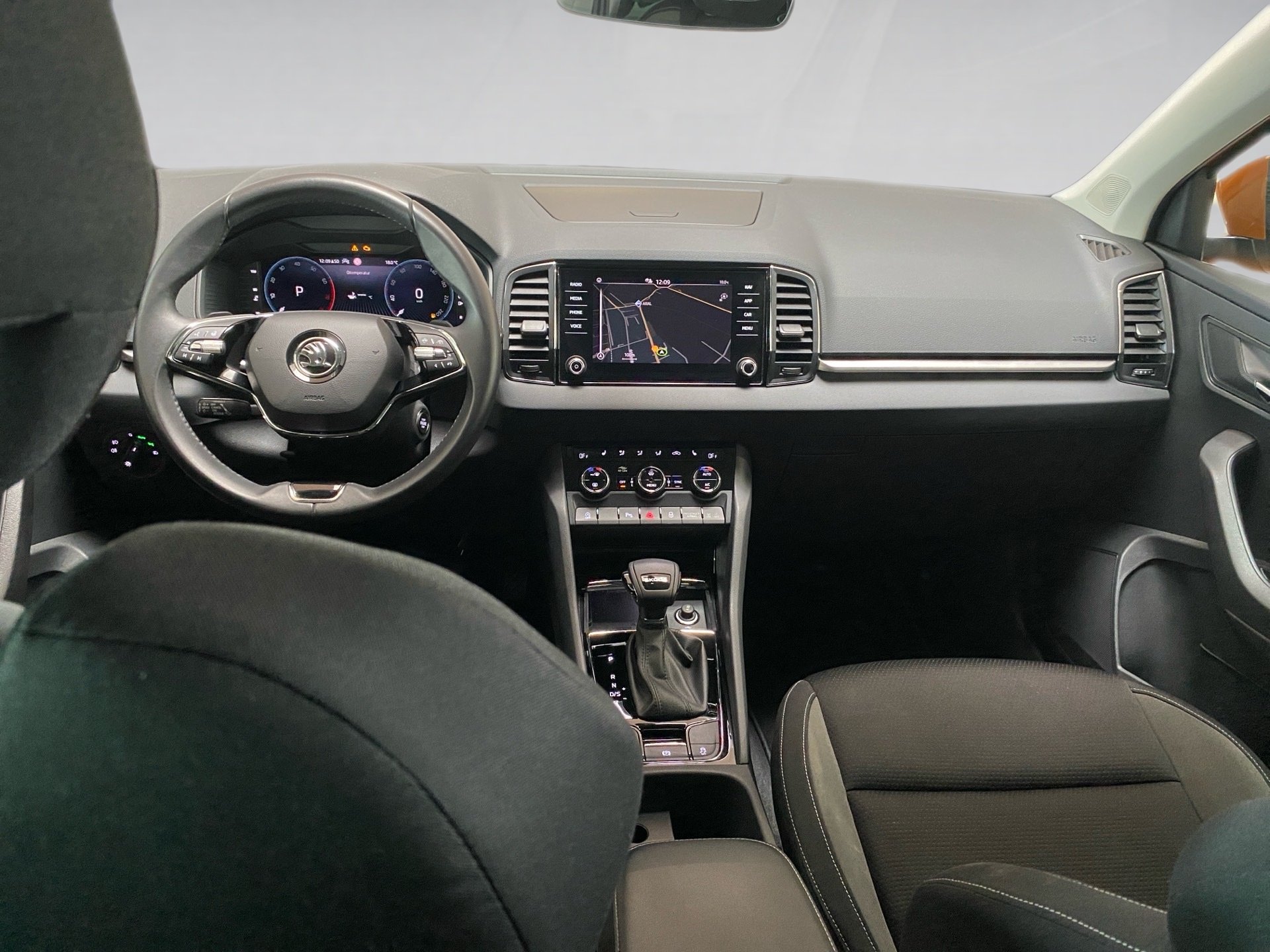 Karoq 1.5 TSI Tour DSG SmartLink RFK LED Navi LM