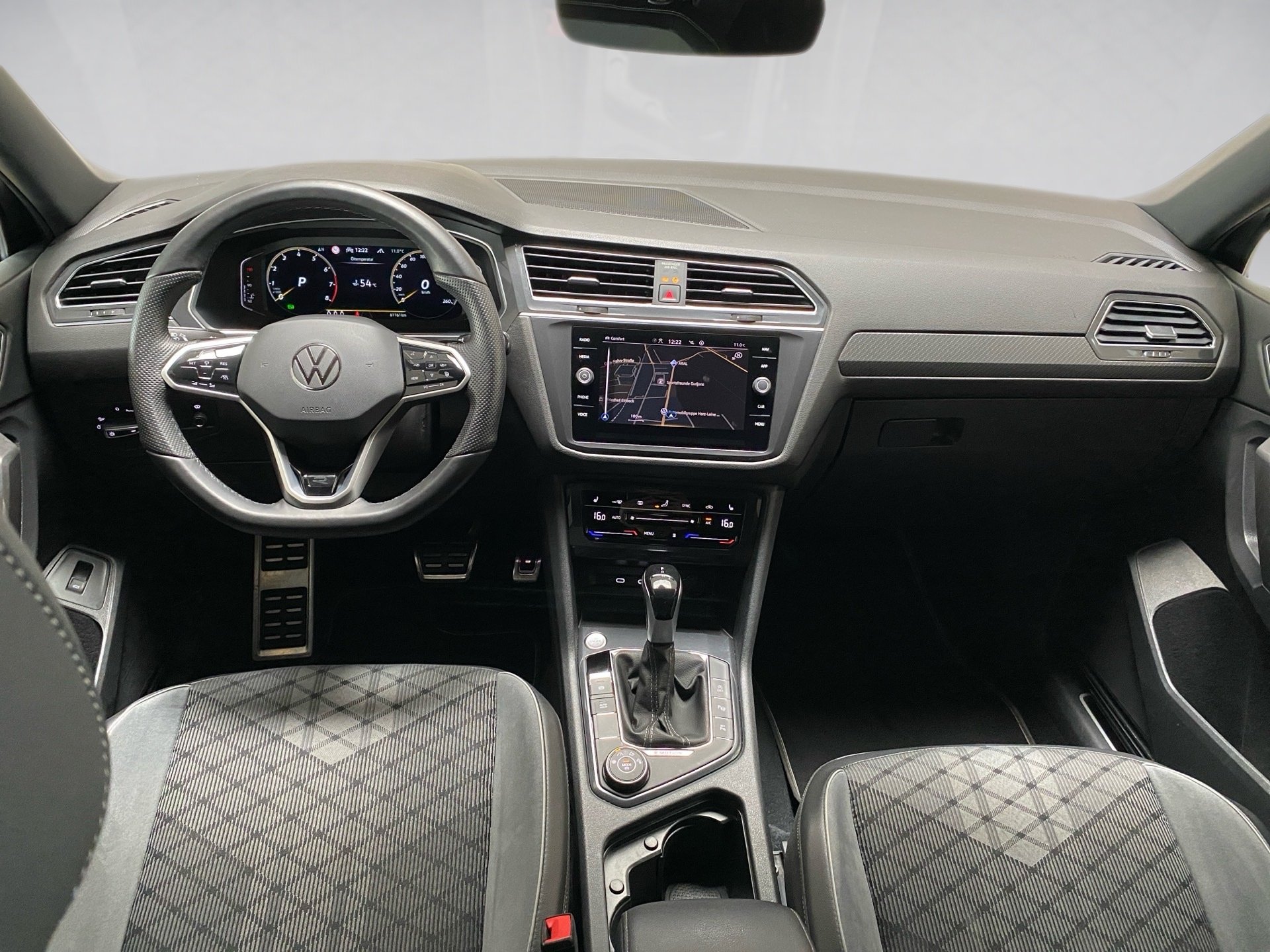 2.0 TSI R-Line 4M DSG Stand.hz. IQ.Light Pano