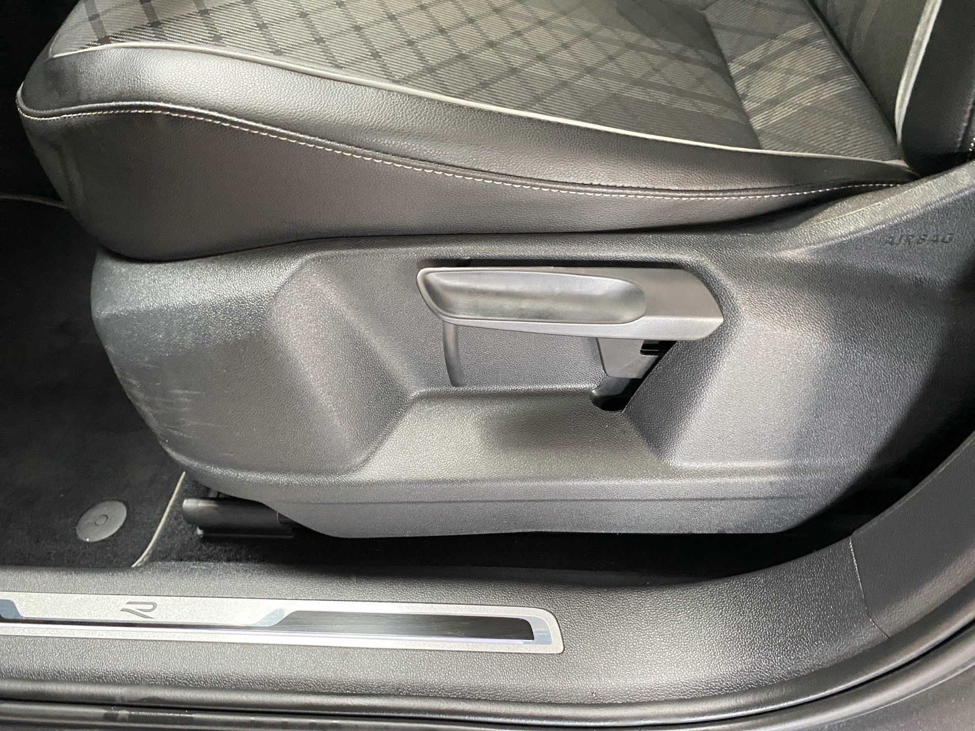 2.0 TSI R-Line 4M DSG Stand.hz. IQ.Light Pano
