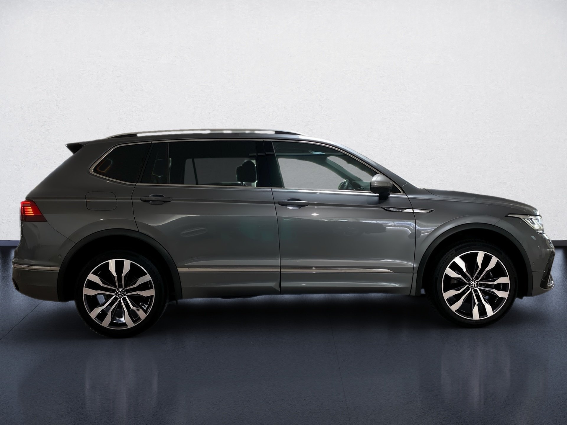 2.0 TSI R-Line 4M DSG Stand.hz. IQ.Light Pano