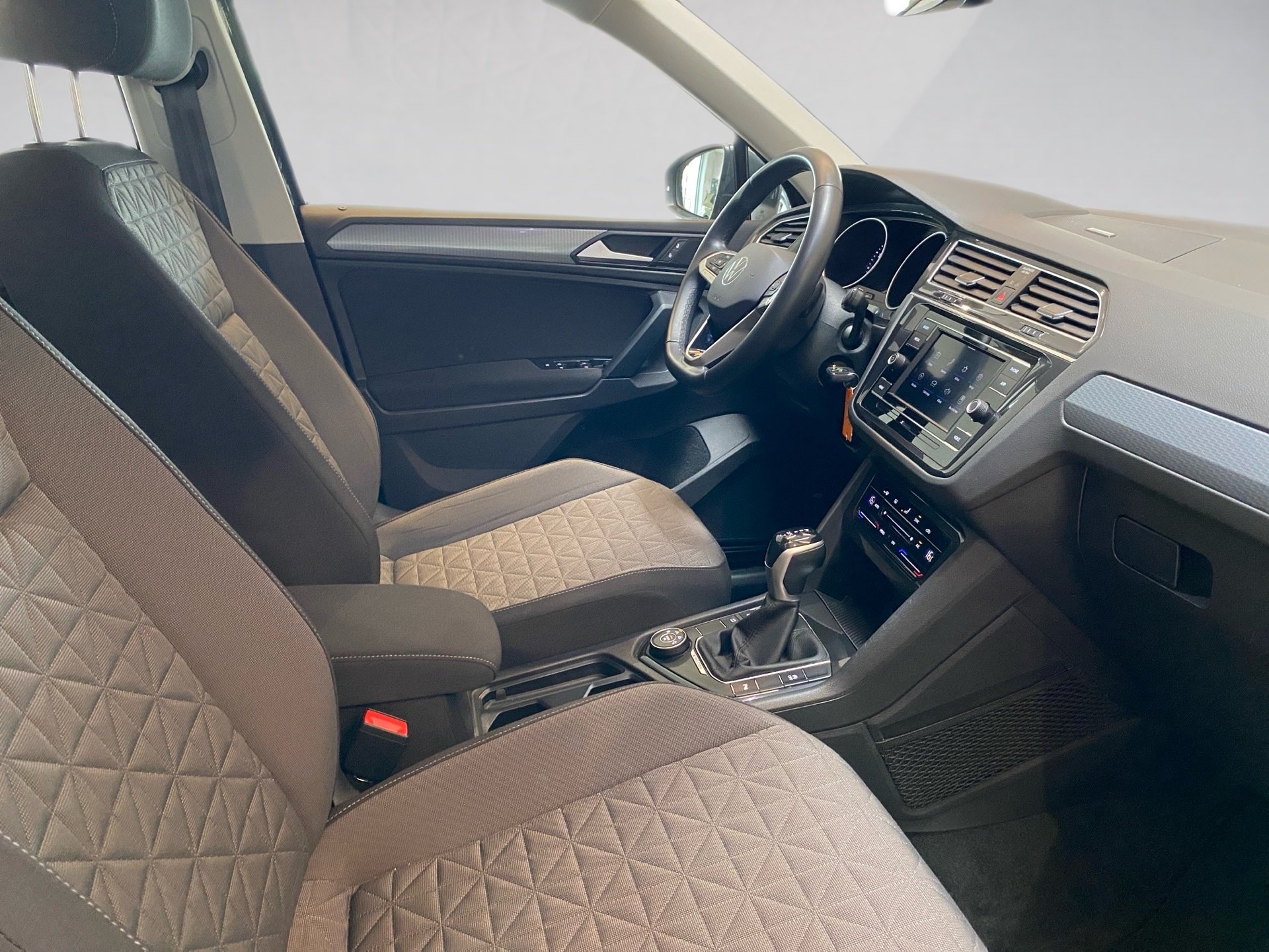 Tiguan 2.0 TSI Life 4M DSG ACC LED ACC AHK AUT