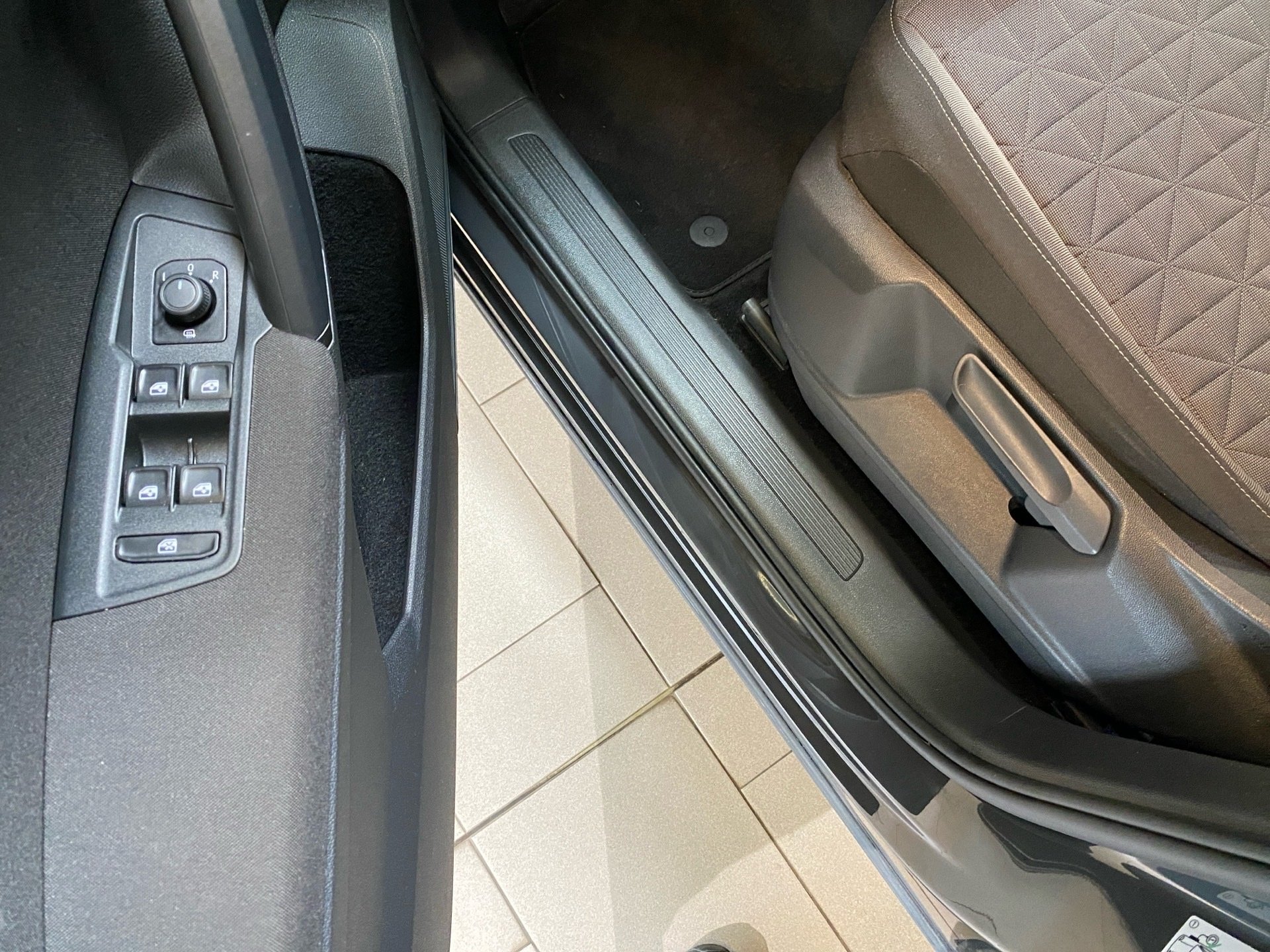 Tiguan 2.0 TSI Life 4M DSG ACC LED ACC AHK AUT