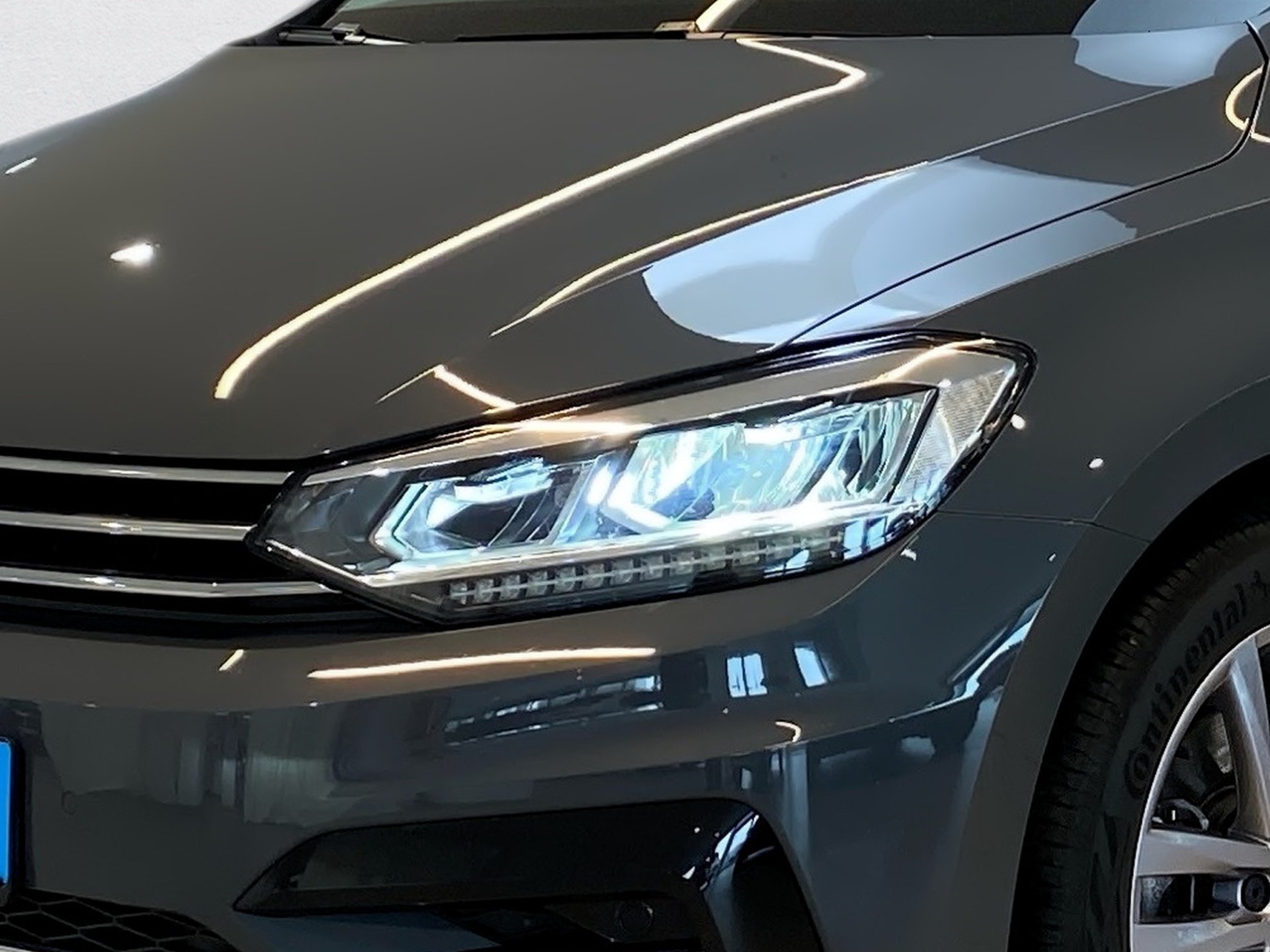 Touran 1.5 TSI R-Line DSG 7Sitzer AVV LED Navi