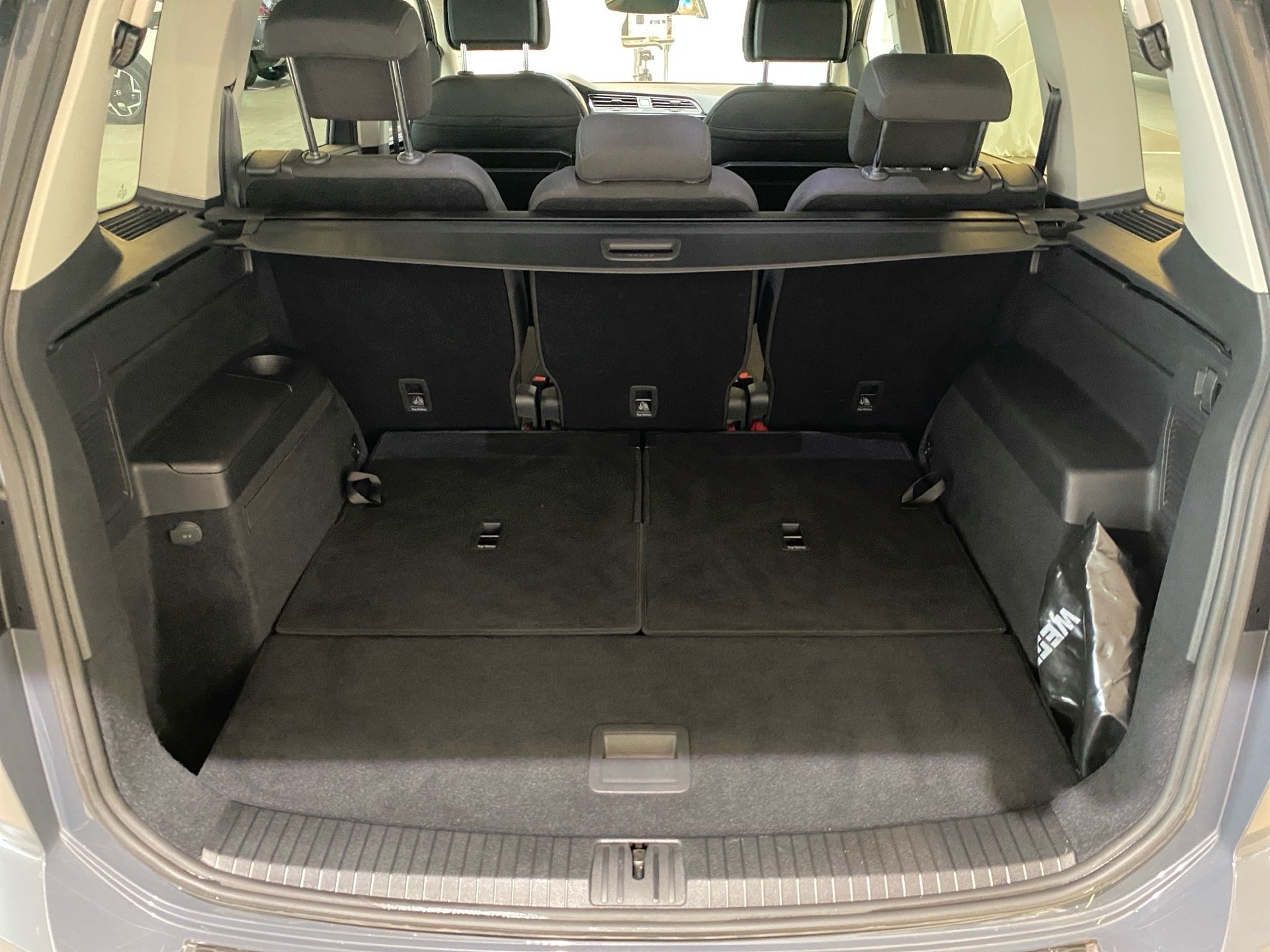 Touran 1.5 TSI R-Line DSG 7Sitzer AVV LED Navi