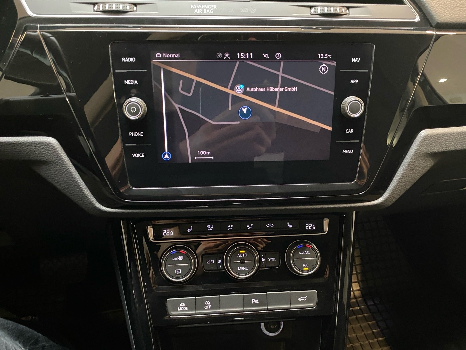 Touran 1.5 TSI R-Line DSG 7Sitzer AVV LED Navi