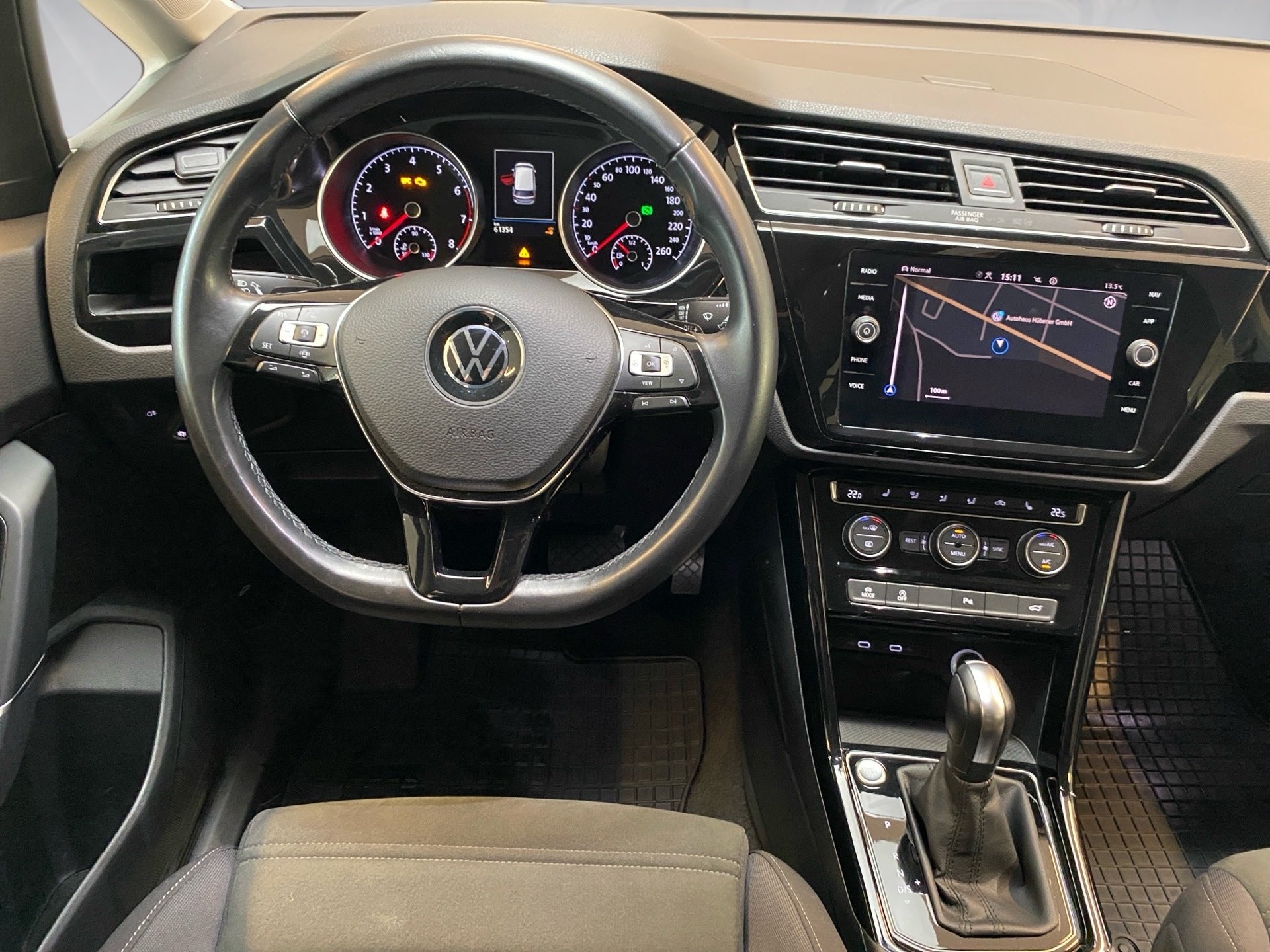 Touran 1.5 TSI R-Line DSG 7Sitzer AVV LED Navi