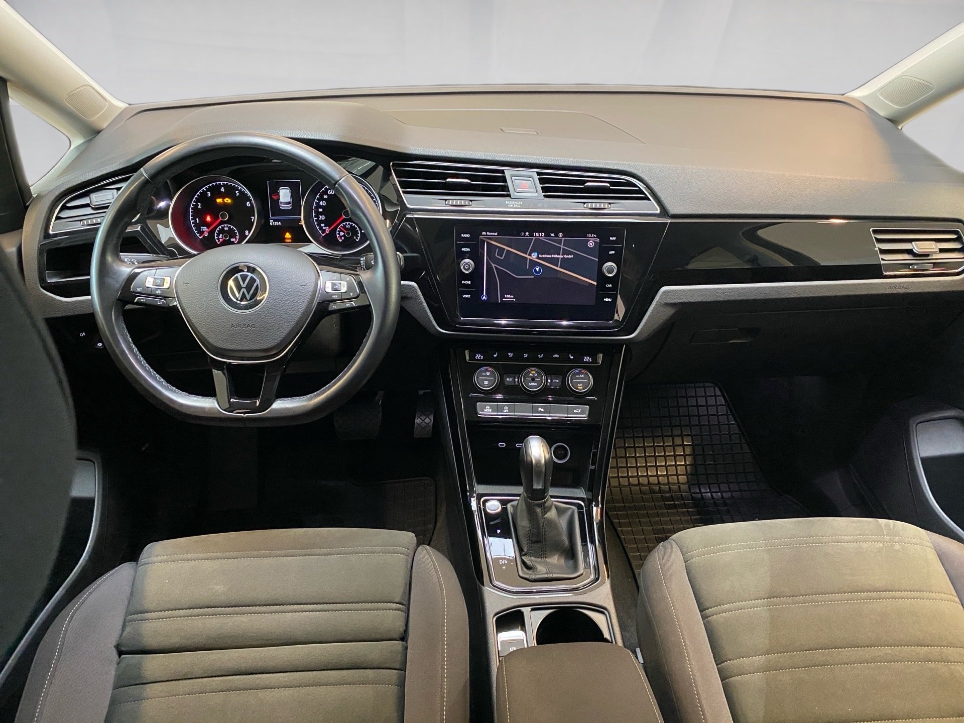 Touran 1.5 TSI R-Line DSG 7Sitzer AVV LED Navi