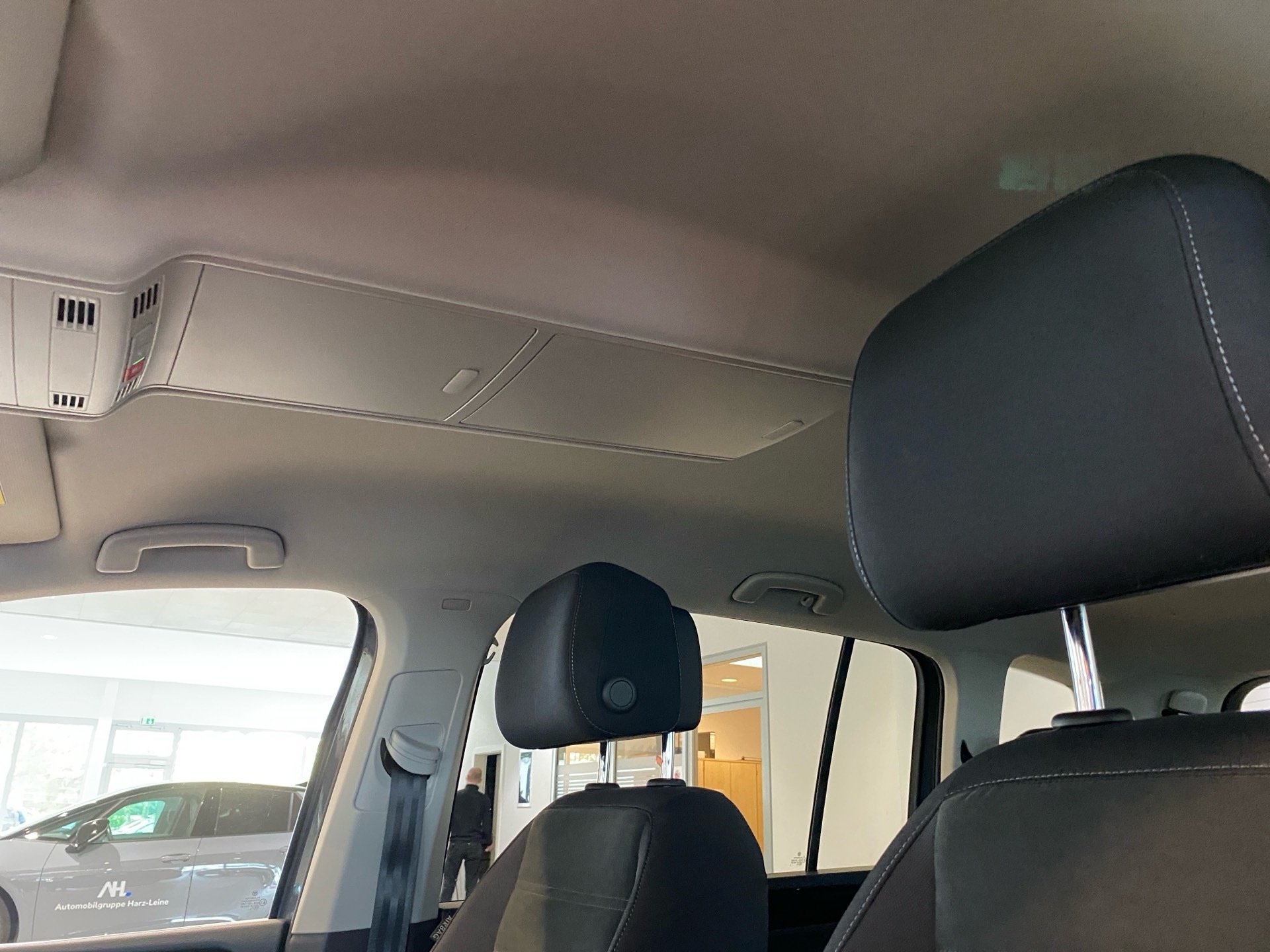 Touran 1.5 TSI R-Line DSG 7Sitzer AVV LED Navi