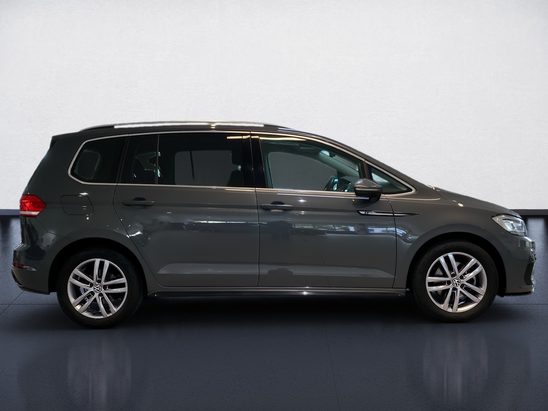 Touran 1.5 TSI R-Line DSG 7Sitzer AVV LED Navi