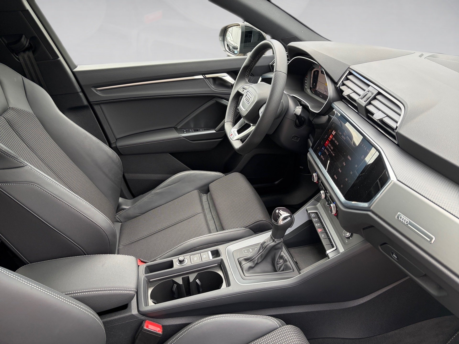 Q3 Sportback 35 TFSI S-Line /Pano/NAVI/ACC/RFK