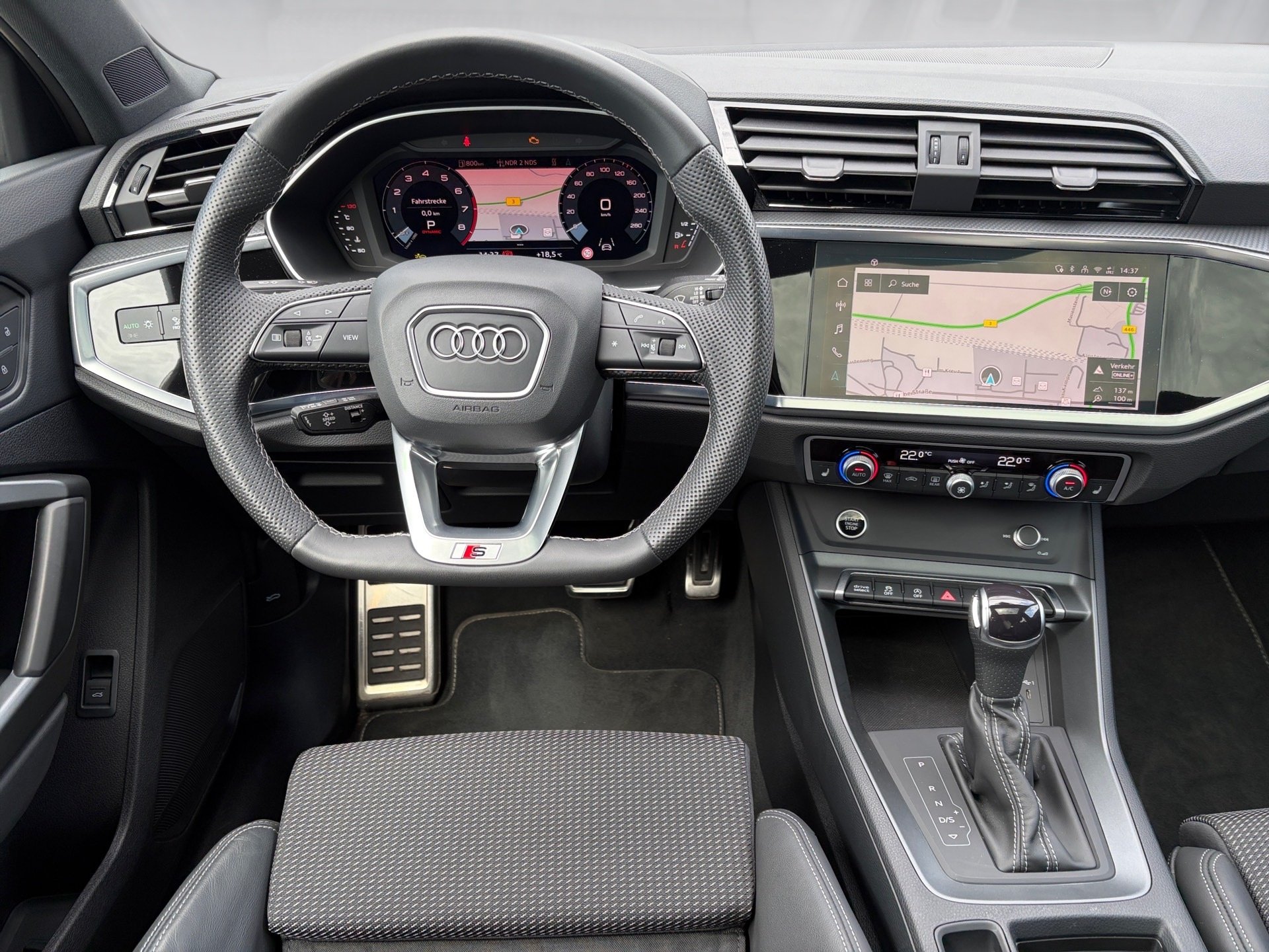 Q3 Sportback 35 TFSI S-Line /Pano/NAVI/ACC/RFK