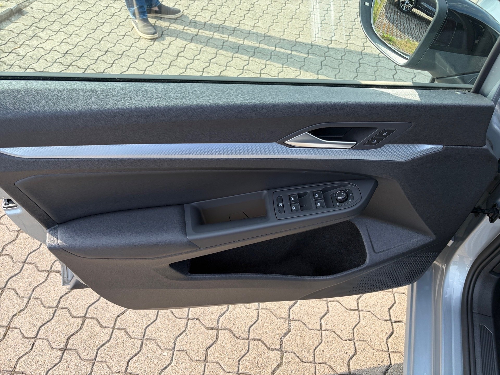 Golf VIII Variant 1.5 eTSI Goal DSG AHK Navi LED RFK ACC