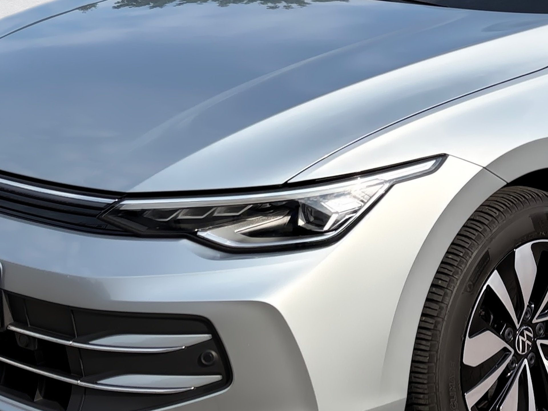 Golf VIII Variant 1.5 eTSI Goal DSG AHK Navi LED RFK ACC