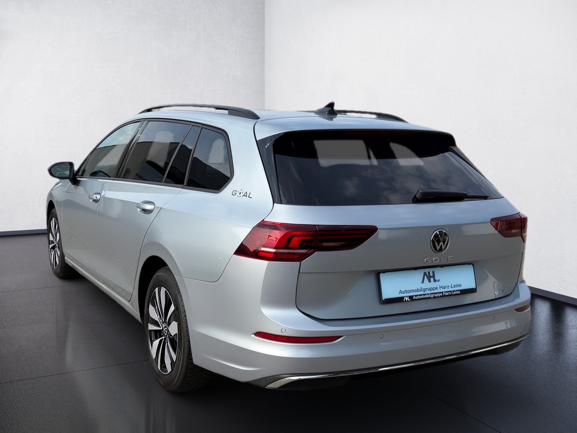 Golf VIII Variant 1.5 eTSI Goal DSG AHK Navi LED RFK ACC