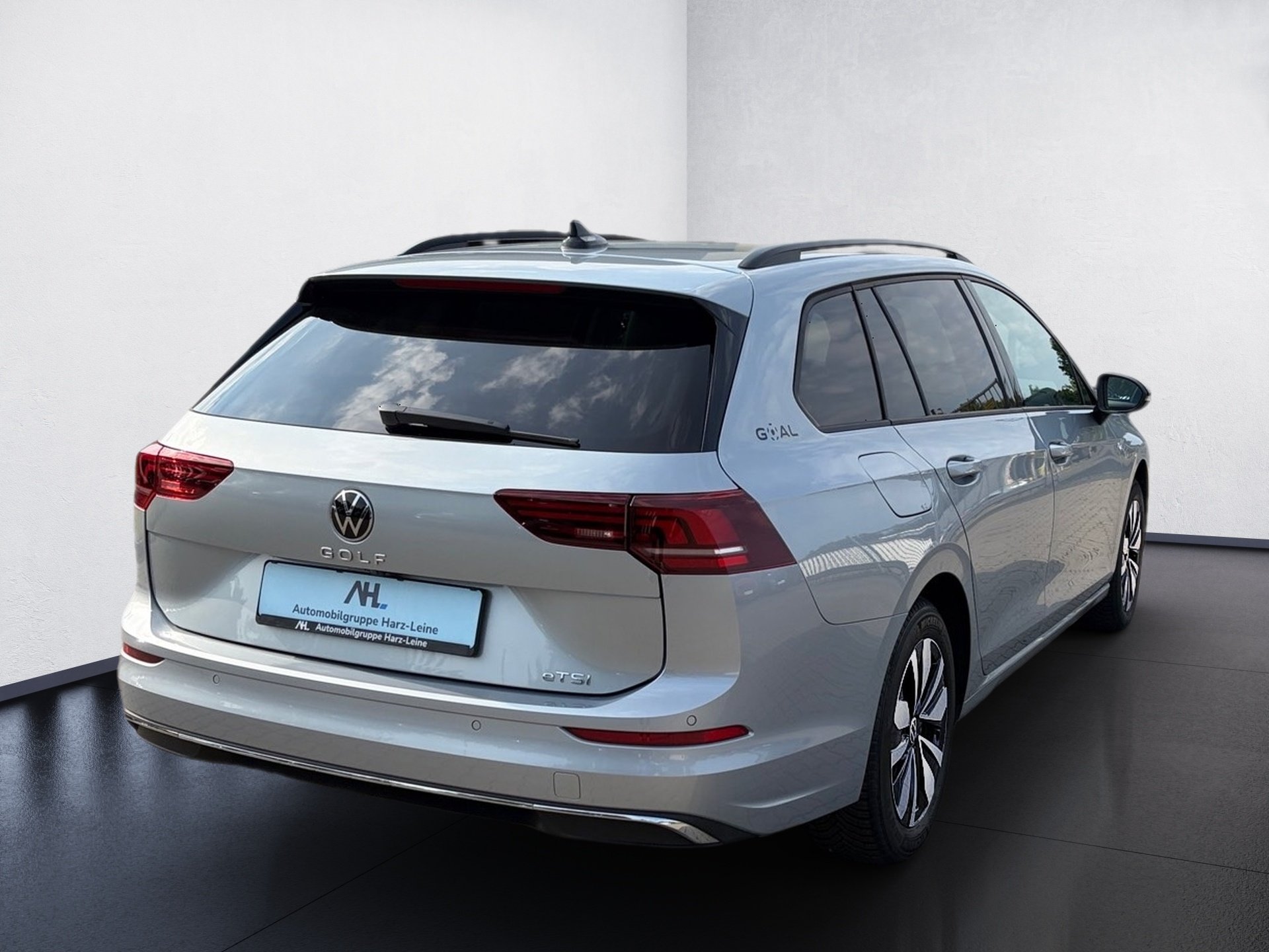 Golf VIII Variant 1.5 eTSI Goal DSG AHK Navi LED RFK ACC