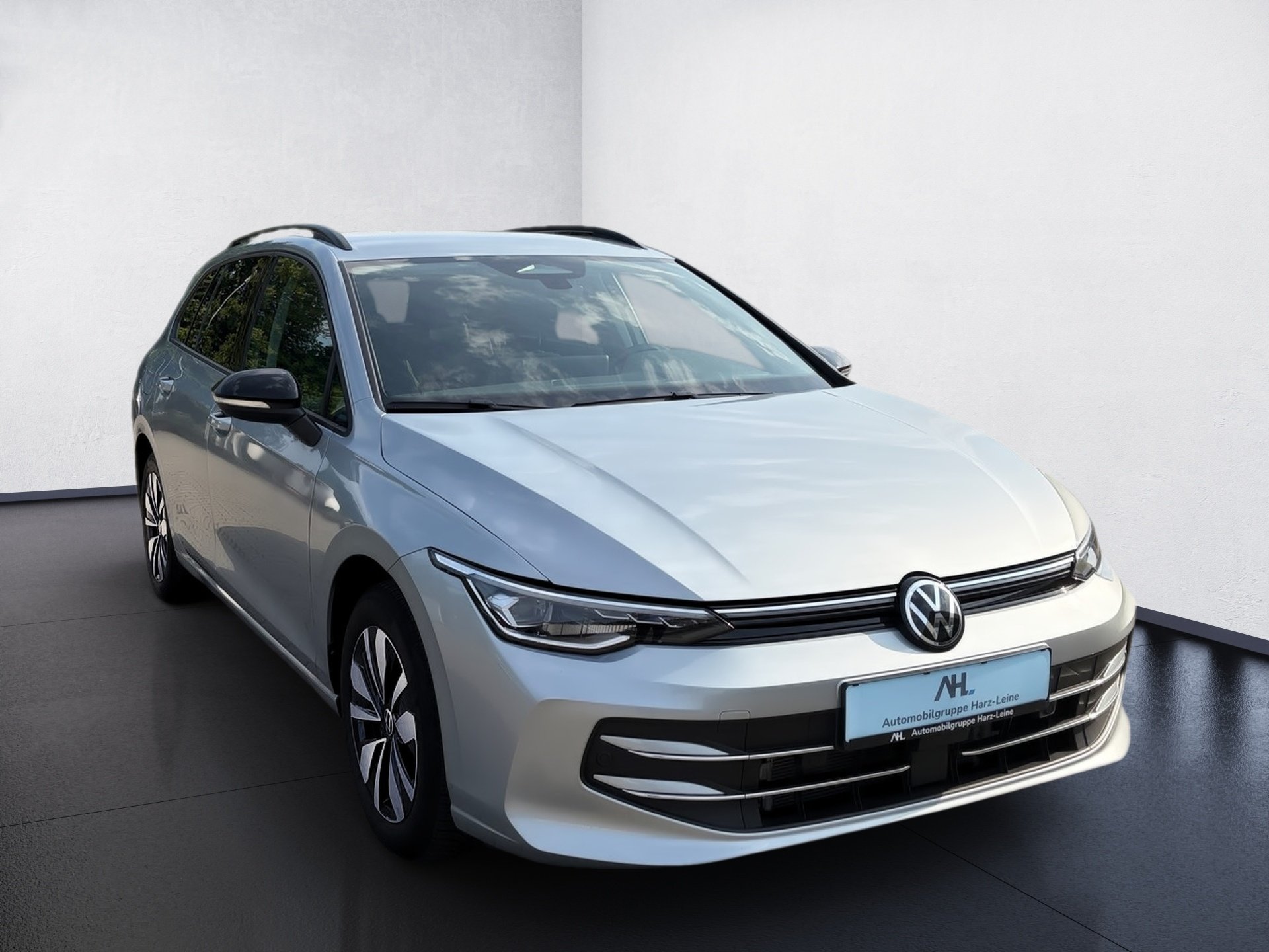 Golf VIII Variant 1.5 eTSI Goal DSG AHK Navi LED RFK ACC