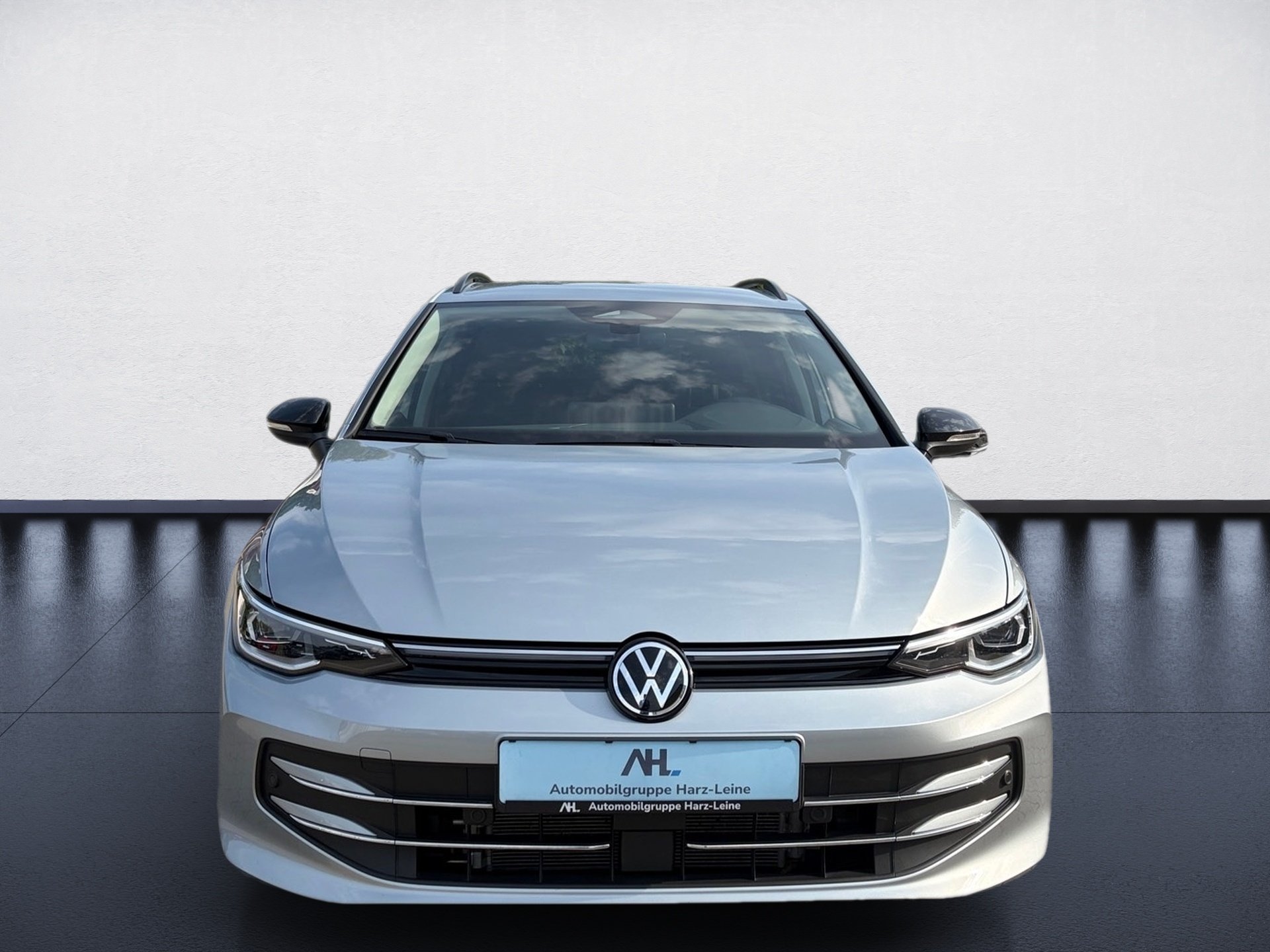 Golf VIII Variant 1.5 eTSI Goal DSG AHK Navi LED RFK ACC