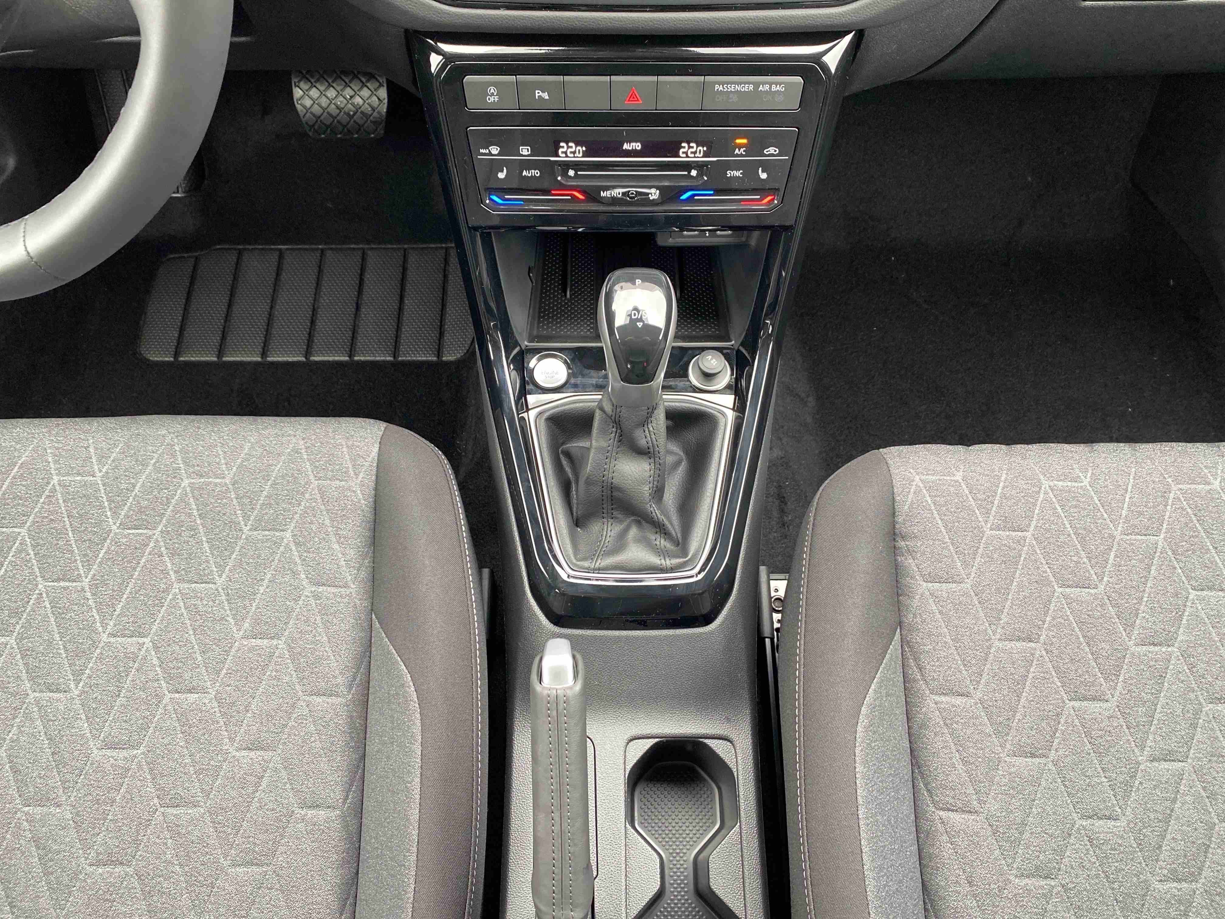 T-Cross 1.0 TSI Life DSG/LED/RFK/ACC/APP-Connect