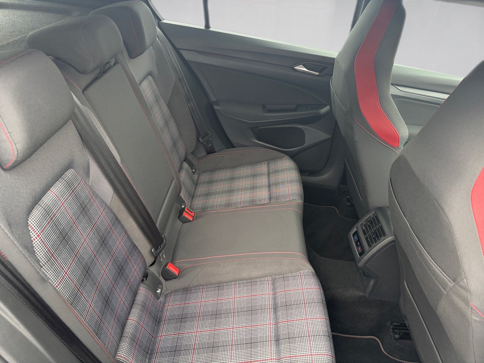 Golf VIII 2.0 TSI GTI Navi/ACC/RFK/SHZ/APP/PDC