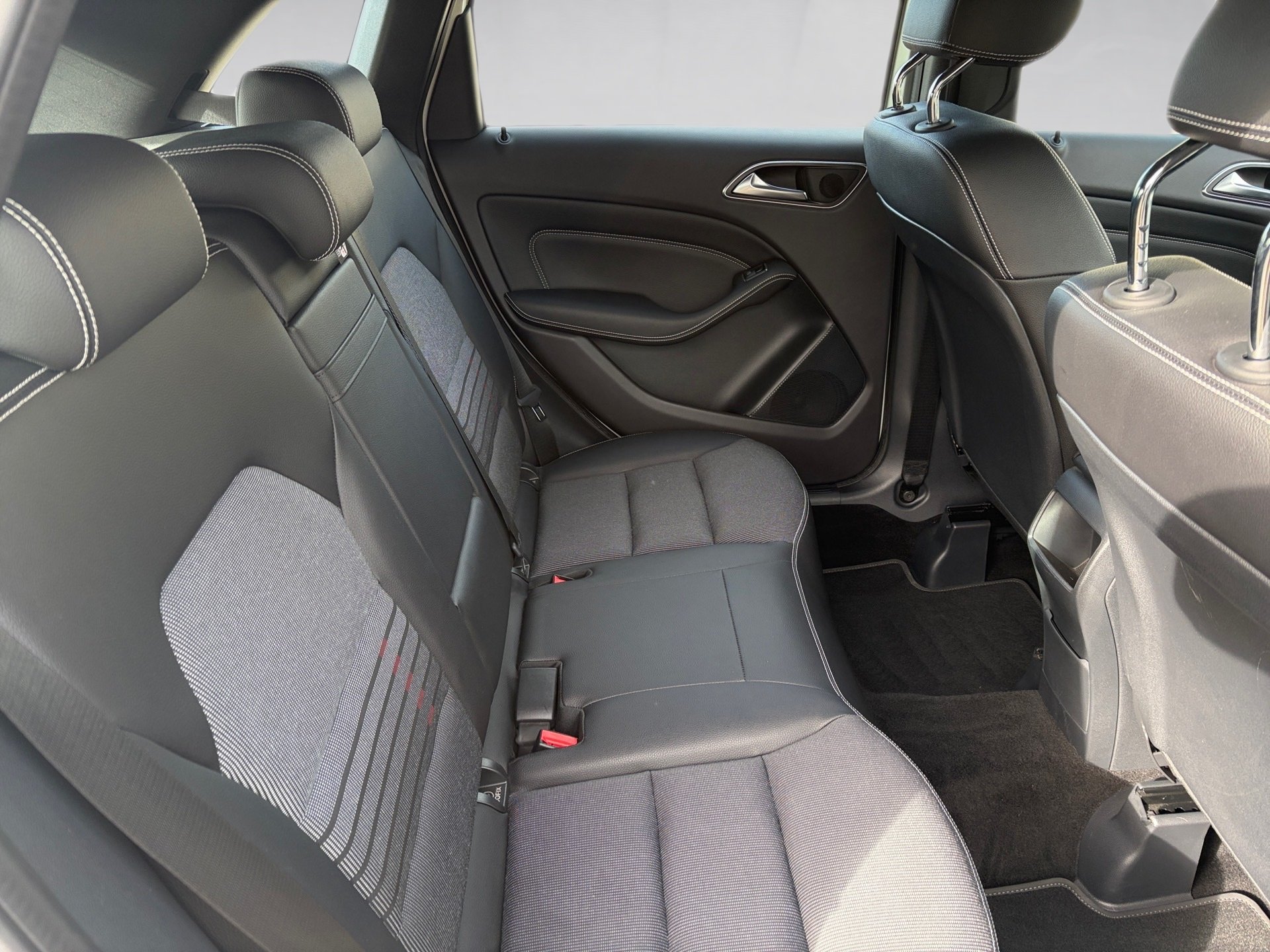 B 180 1.6 L Edition B DSG RFK NAVI SHZ GRA PDC