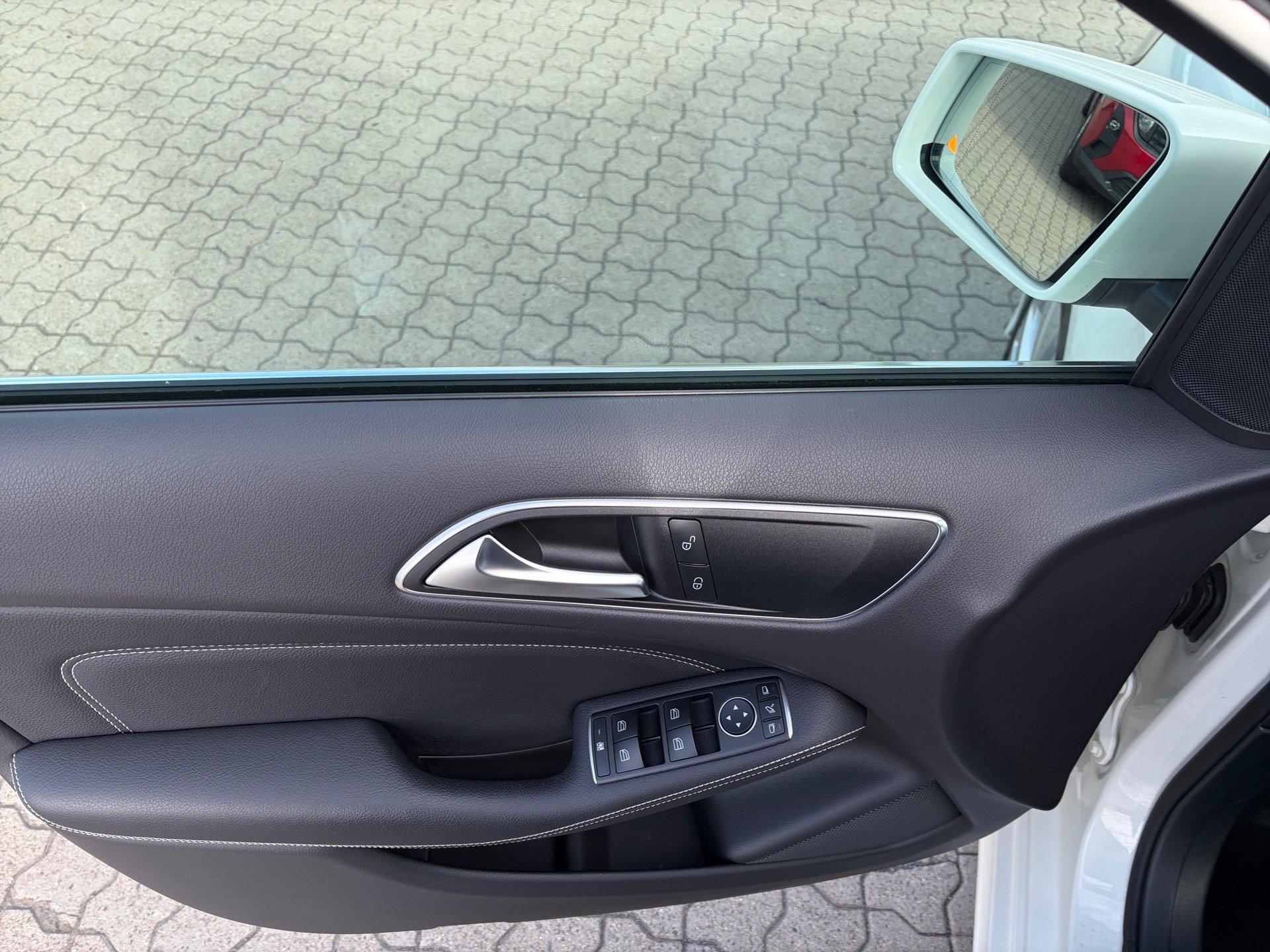 B 180 1.6 L Edition B DSG RFK NAVI SHZ GRA PDC