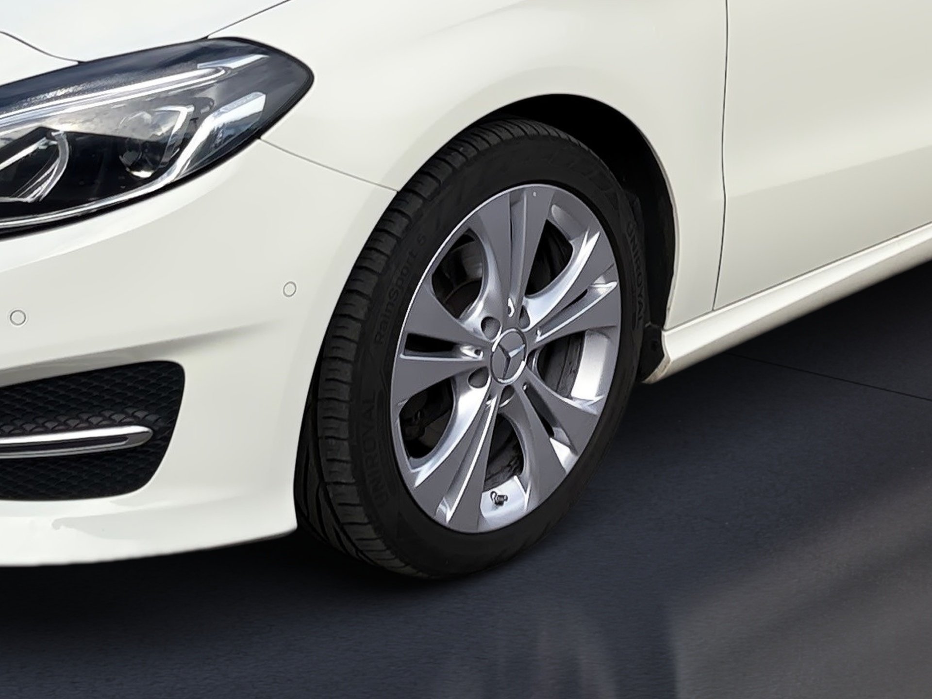 B 180 1.6 L Edition B DSG RFK NAVI SHZ GRA PDC