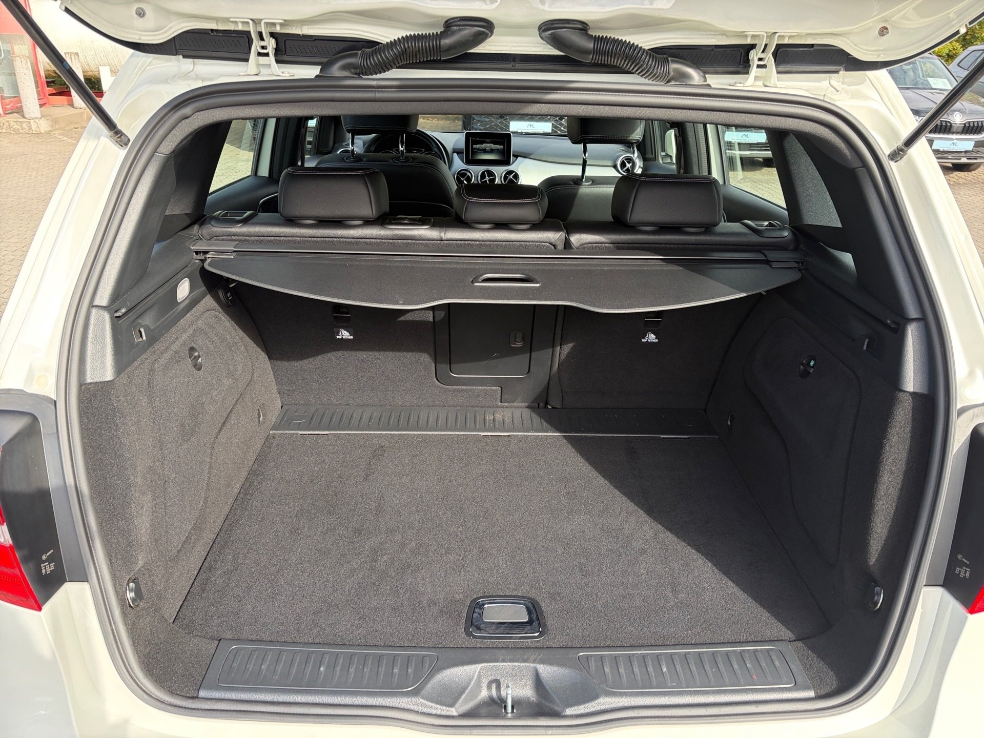 B 180 1.6 L Edition B DSG RFK NAVI SHZ GRA PDC