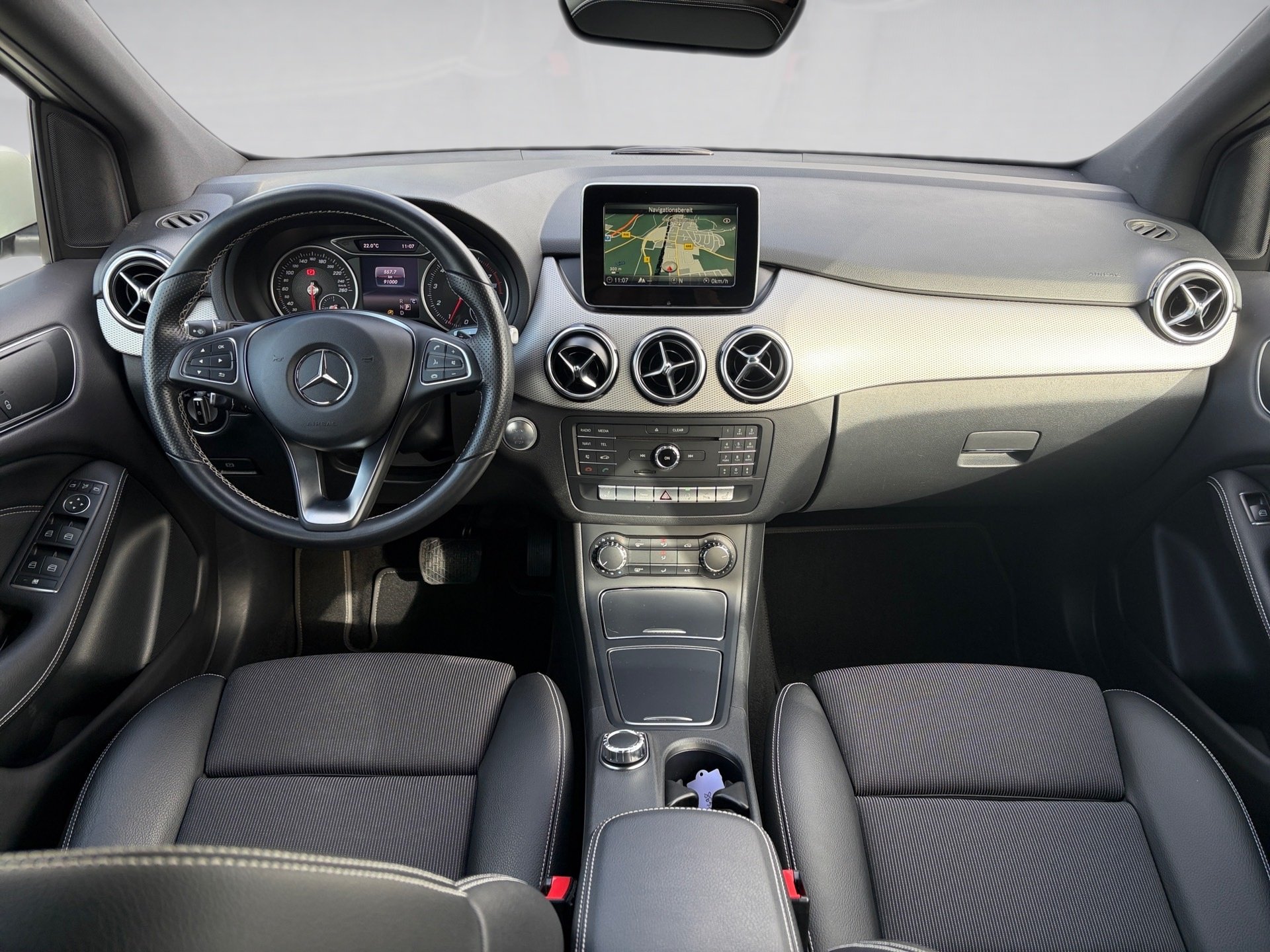 B 180 1.6 L Edition B DSG RFK NAVI SHZ GRA PDC