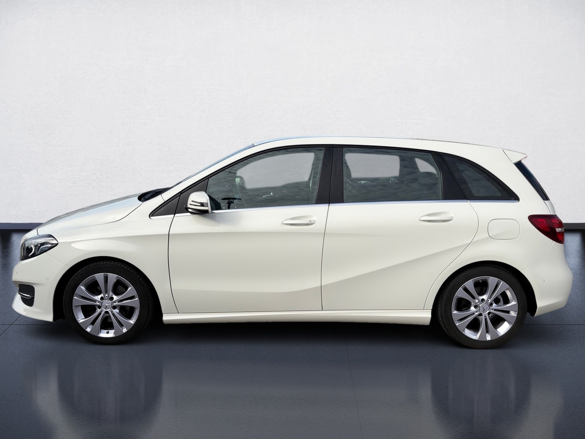 B 180 1.6 L Edition B DSG RFK NAVI SHZ GRA PDC
