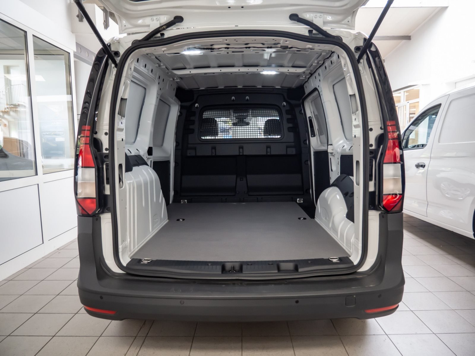 NFZ Caddy Cargo Maxi Motor: 2.0 l TDI EU6 SCR 75 kW Getriebe: 6-Gang-Schaltgetriebe Radstand: 2970 m
