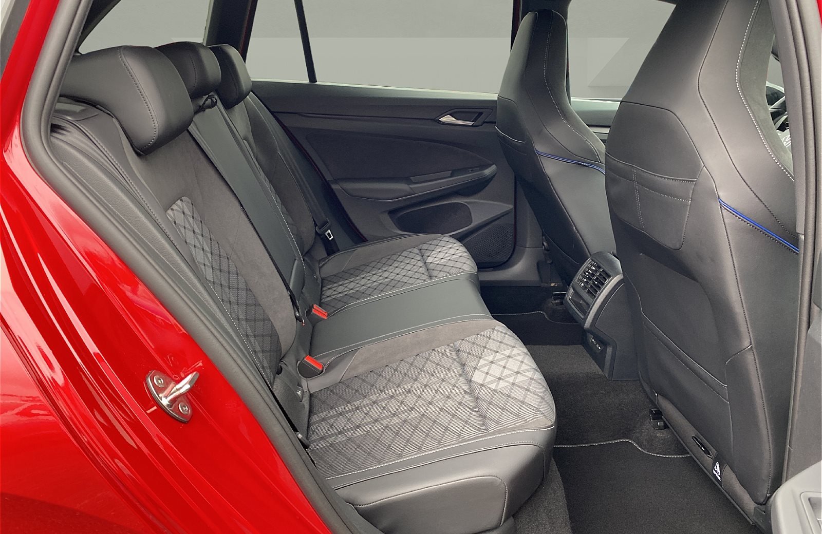 Golf VIII Variant R-Line 2.0 TDI ACC AHK AUT HUD