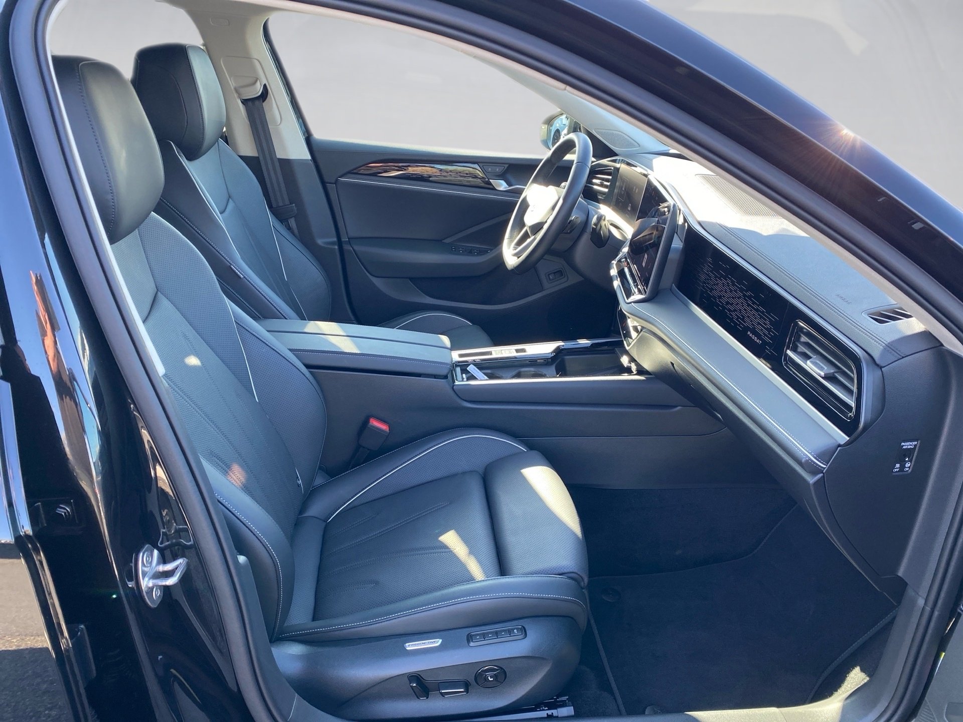 Passat Variant 2.0 TDI Elegance DSG Matrix Navi ACC AHK Leder