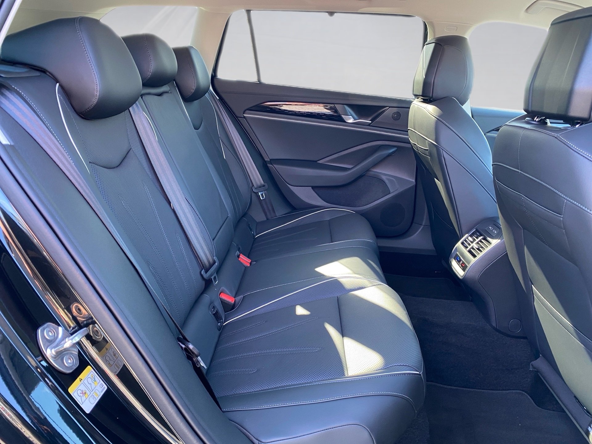 Passat Variant 2.0 TDI Elegance DSG Matrix Navi ACC AHK Leder