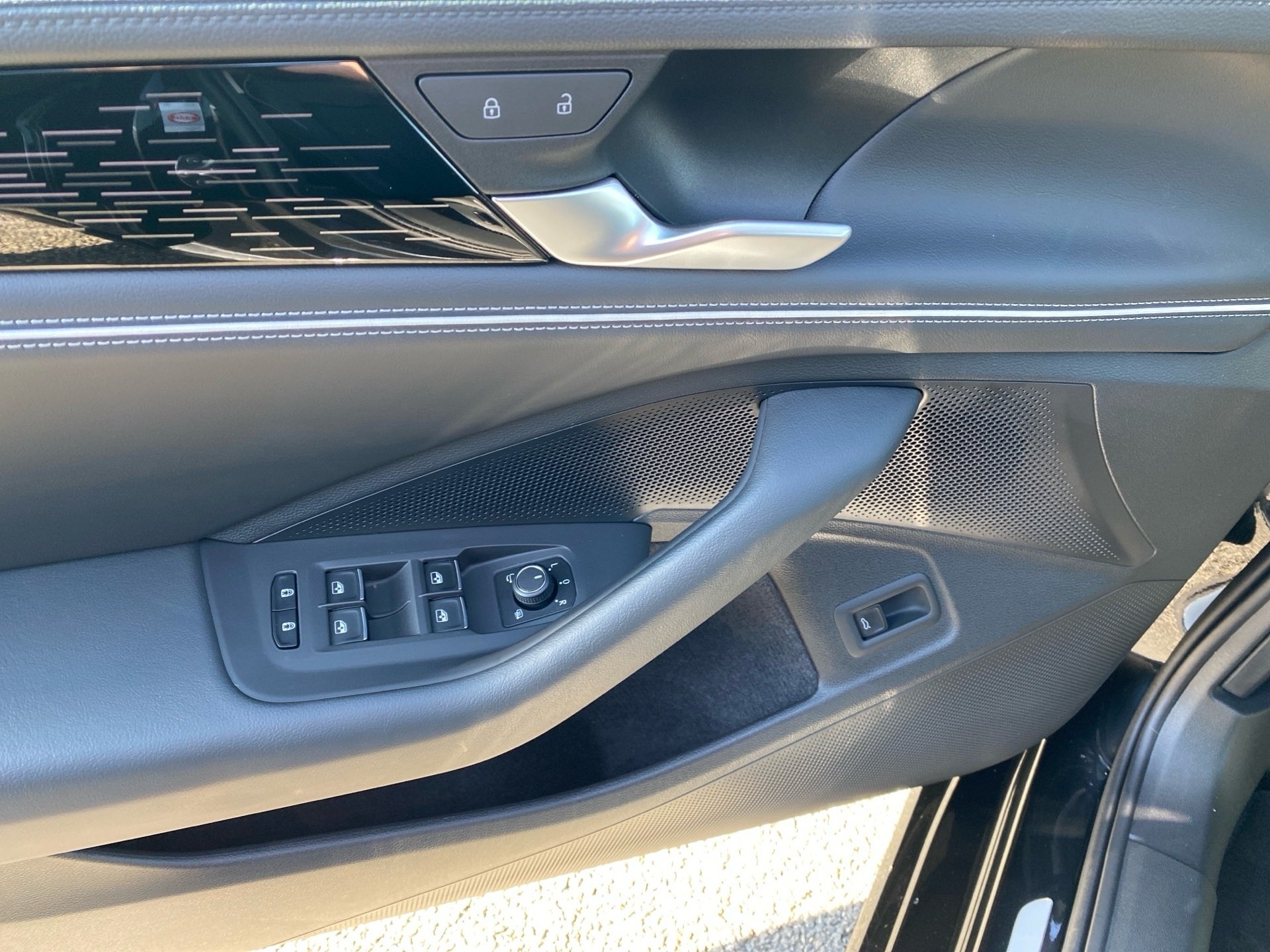 Passat Variant 2.0 TDI Elegance DSG Matrix Navi ACC AHK Leder