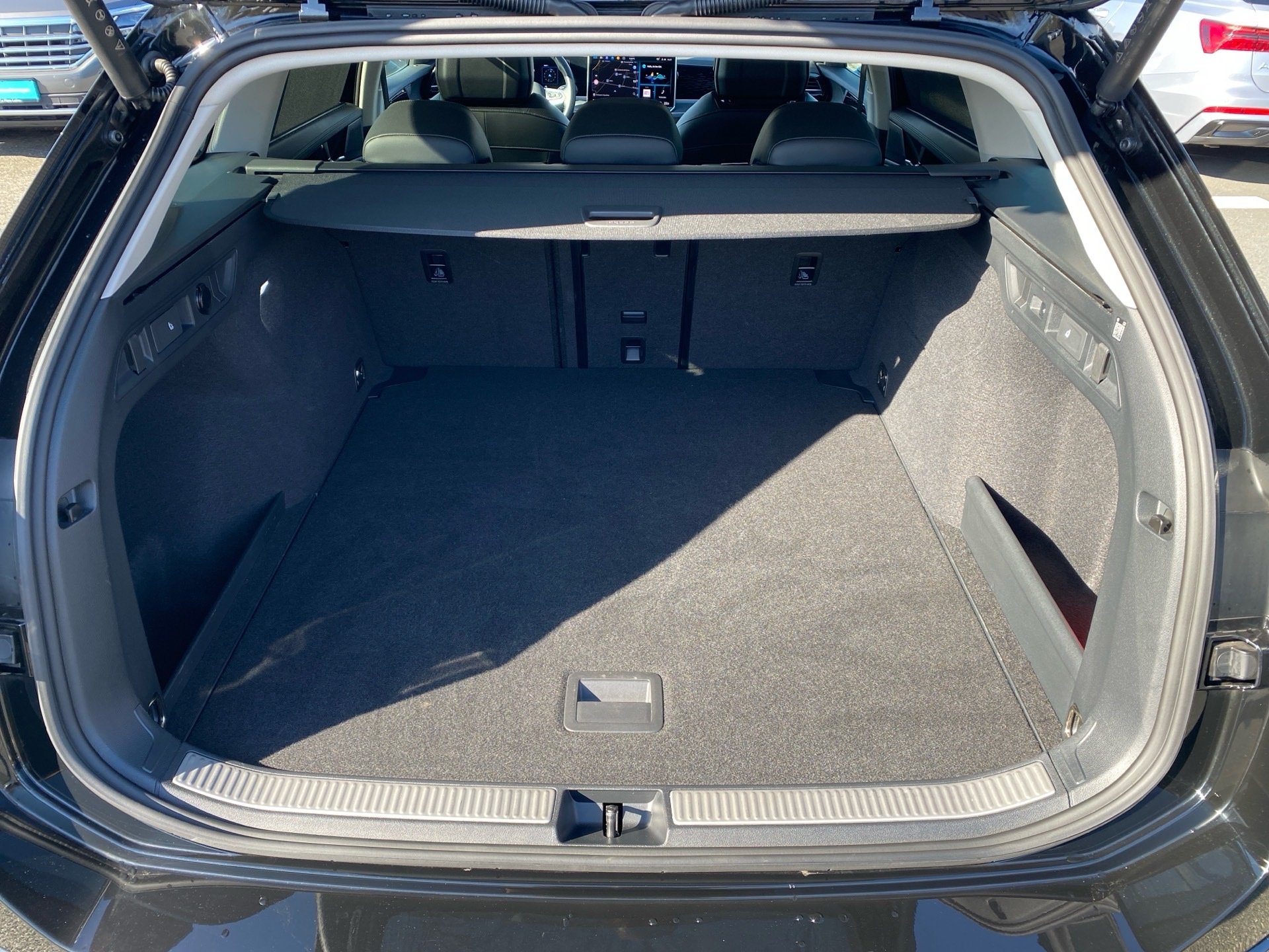 Passat Variant 2.0 TDI Elegance DSG Matrix Navi ACC AHK Leder